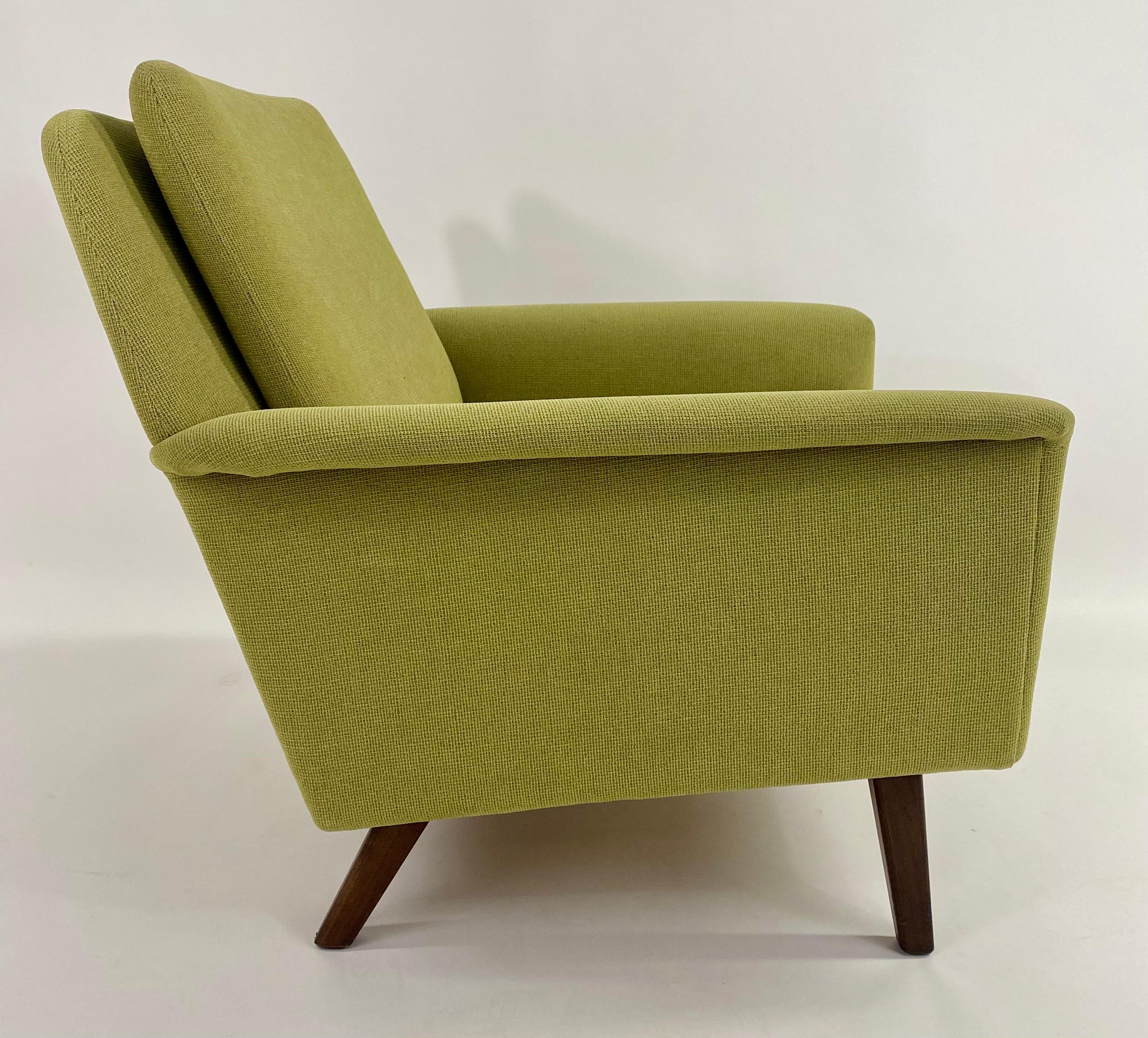 Folke Ohlsson for Fritz Hansen MCM Lounge Chair in Green Upholstery, a Pair For Sale 3
