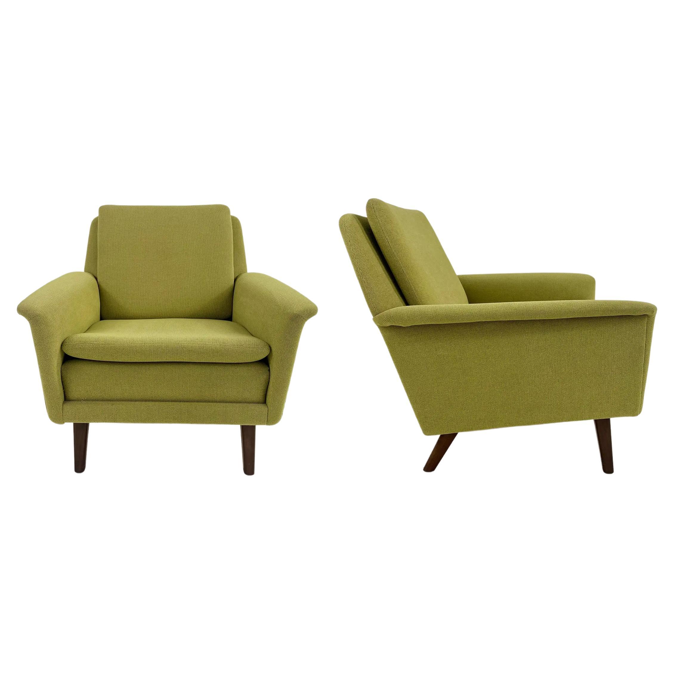 Folke Ohlsson for Fritz Hansen MCM Lounge Chair in Green Upholstery, a Pair For Sale