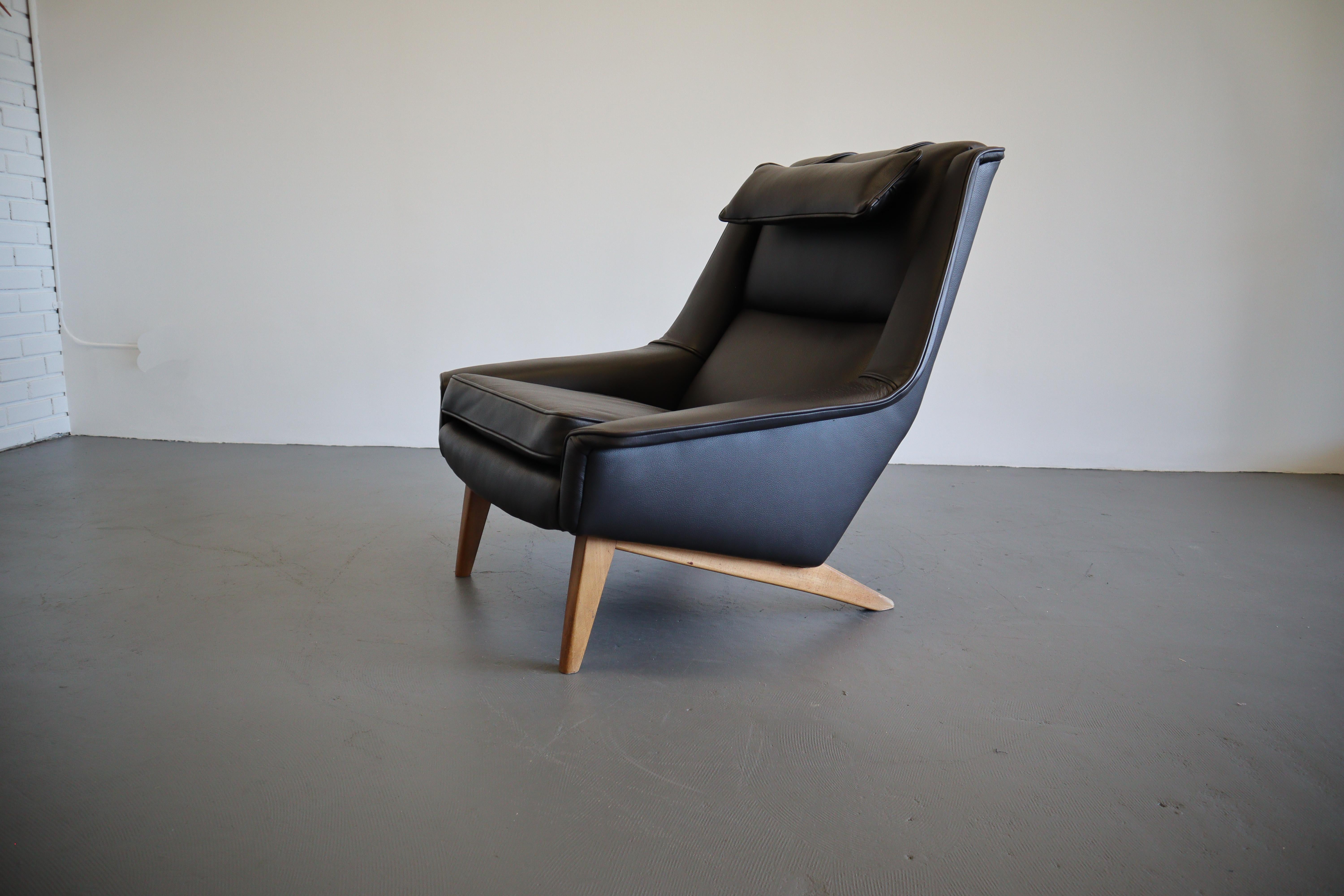 Folke Ohlsson for Fritz Hansen Model 4410 Lounge Chair In Good Condition In Long Beach, CA