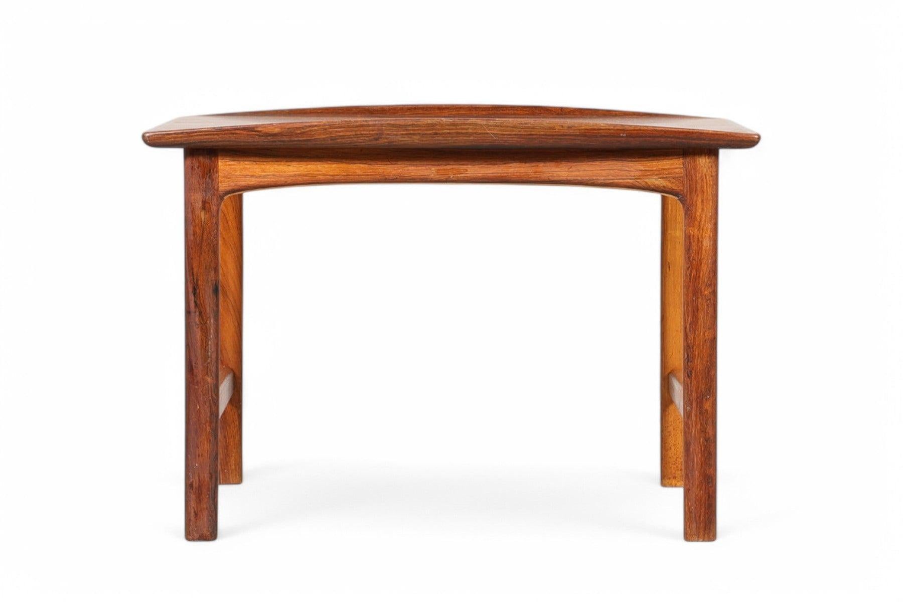 Origin: Sweden
Designer: Folke Olhsson
Manufacturer: Tingströms
Era: 1960s
Materials: Rosewood
Measurements: 30″ wide x 21.75″ deep x 20.5″ tall
