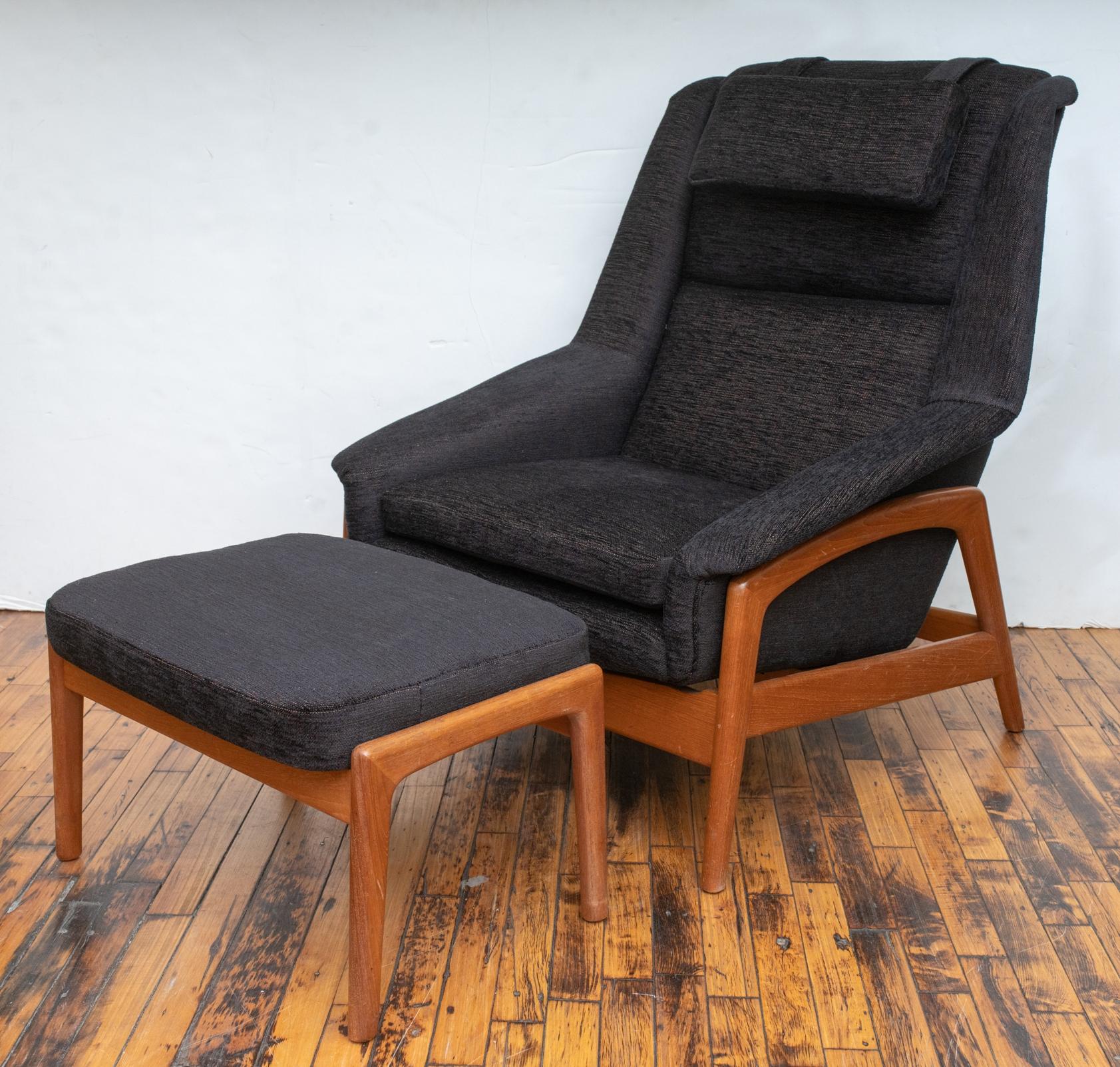 Manufactured by DUX in the 1960s. The chair has a sleek and classic designwith a modern appearence. The ottoman is adjustable. Recently upholstered in a black chenille fabric with underlying multi-colored threads. Removable headrest.