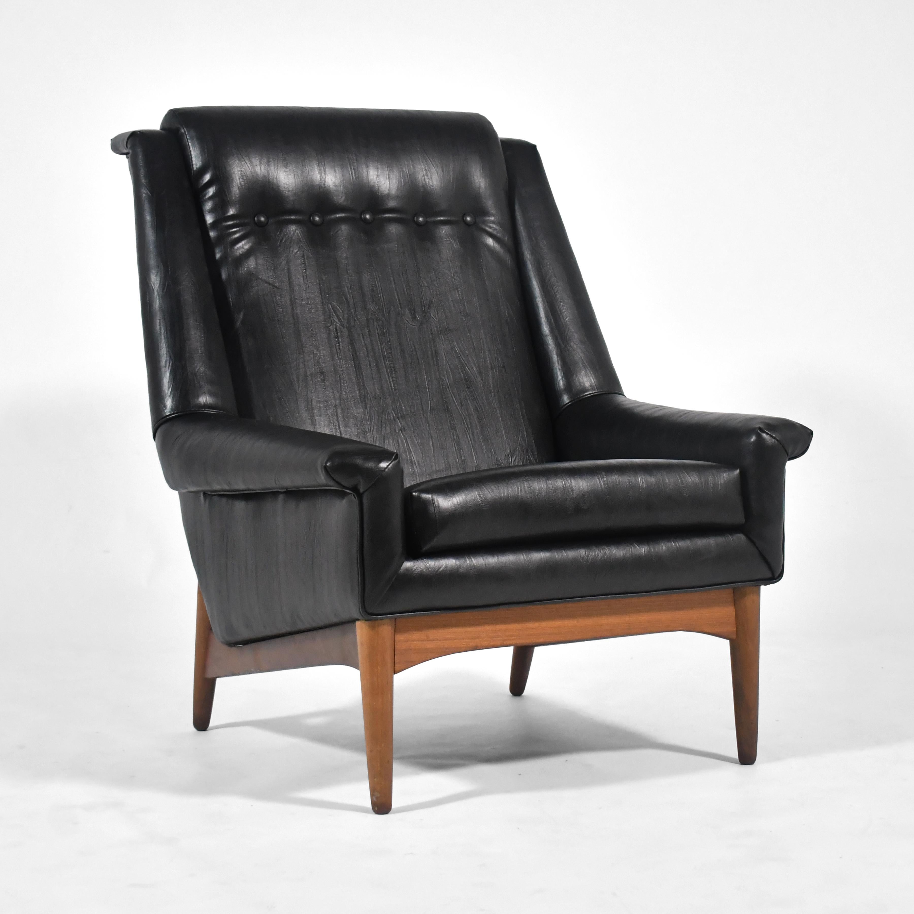 This generous lounge chair designed by Folke Ohlsson for DUX is strikingly handsome and remarkably comfortable.

The walnut base supports the body upholstered in black leatherette.

37