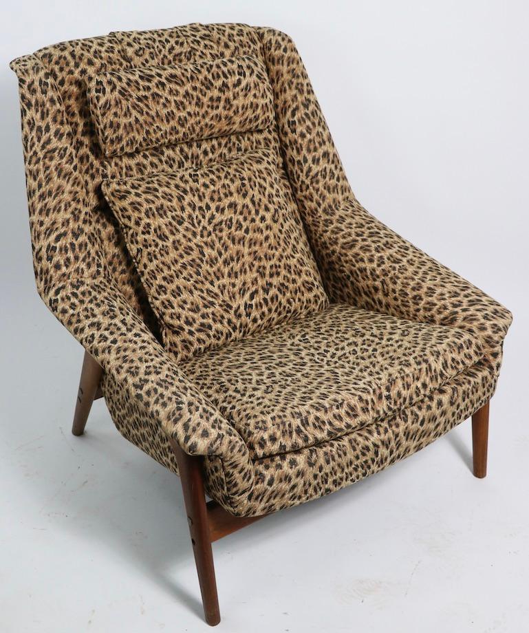 Chic Folke Ohlsson lounge chair in dramatic cheetah print fabric, on exposed teak frame. This example is in very good, clean and original condition. Designed by Folke Ohlsson, for DUX of Sweden, circa 1960s.
Please view the companion Folke Ohlsson