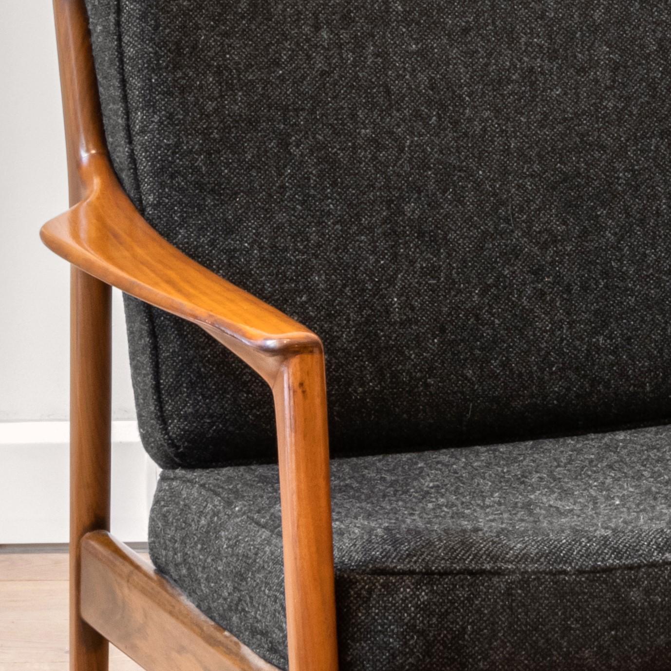 Mid-Century Modern Folke Ohlsson Lounge Chairs USA 75 walnut by DUX