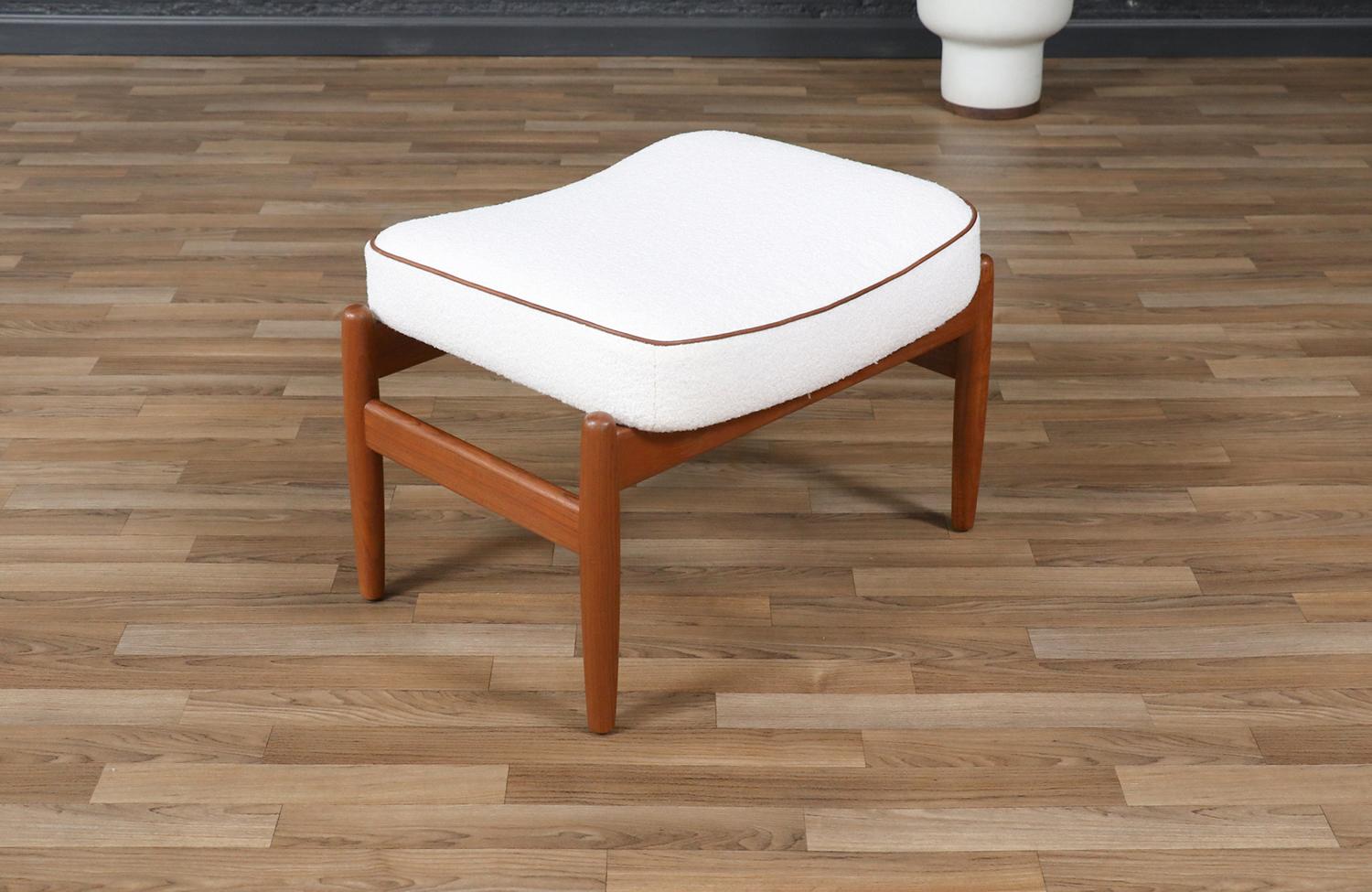 Folke Ohlsson fauteuil de salon en teck modèle 71-C avec pouf pour Dux en vente 4