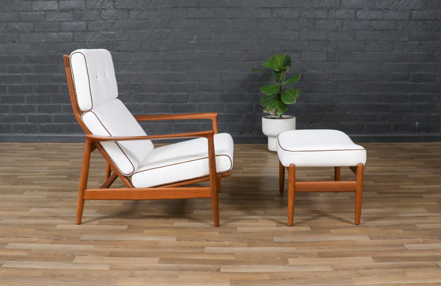 Scandinave moderne Folke Ohlsson fauteuil de salon en teck modèle 71-C avec pouf pour Dux en vente
