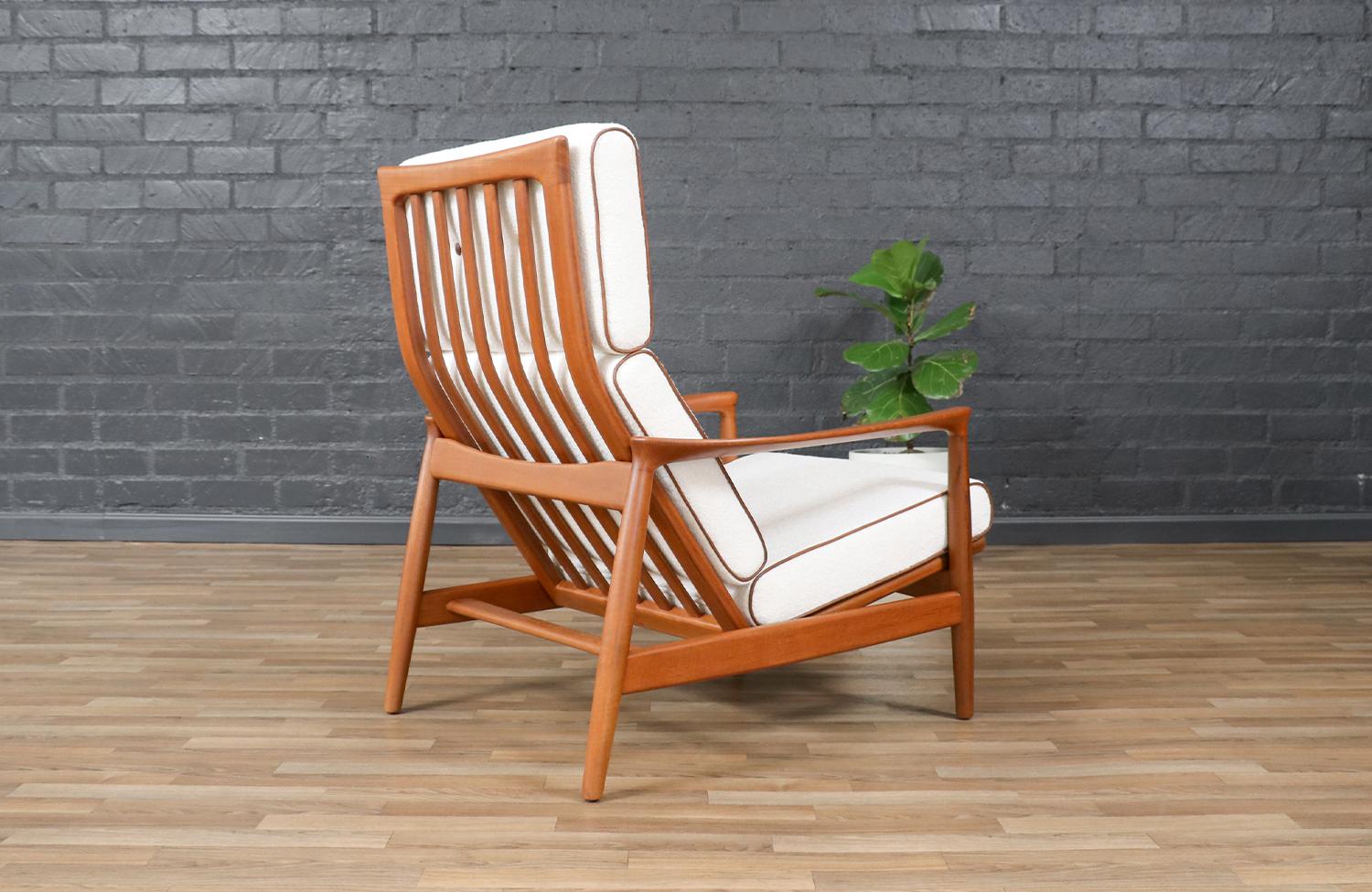 Suédois Folke Ohlsson fauteuil de salon en teck modèle 71-C avec pouf pour Dux en vente