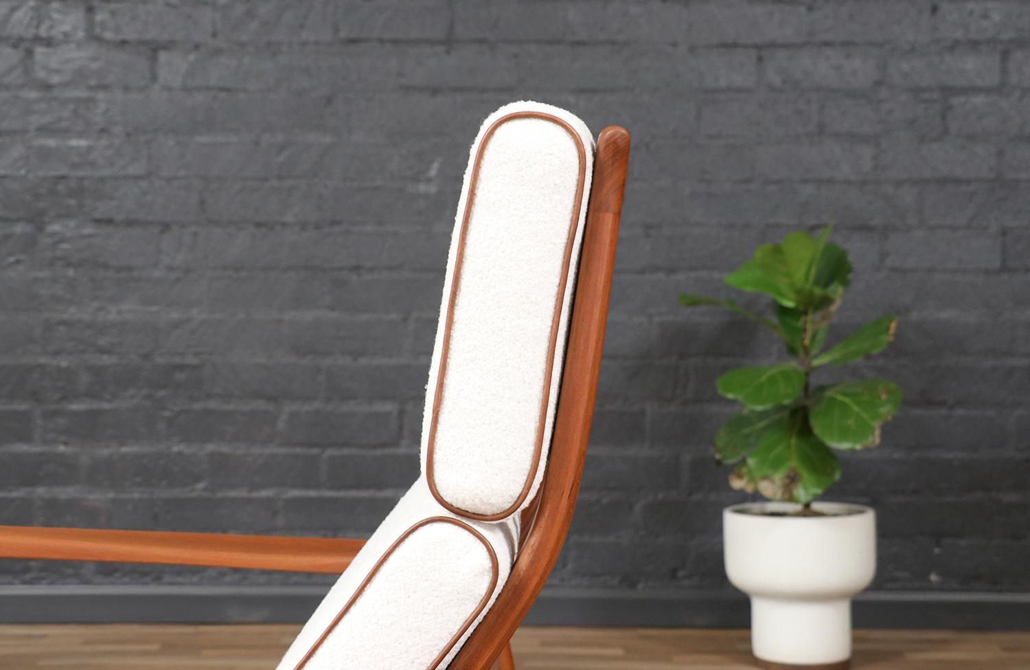 Milieu du XXe siècle Folke Ohlsson fauteuil de salon en teck modèle 71-C avec pouf pour Dux en vente