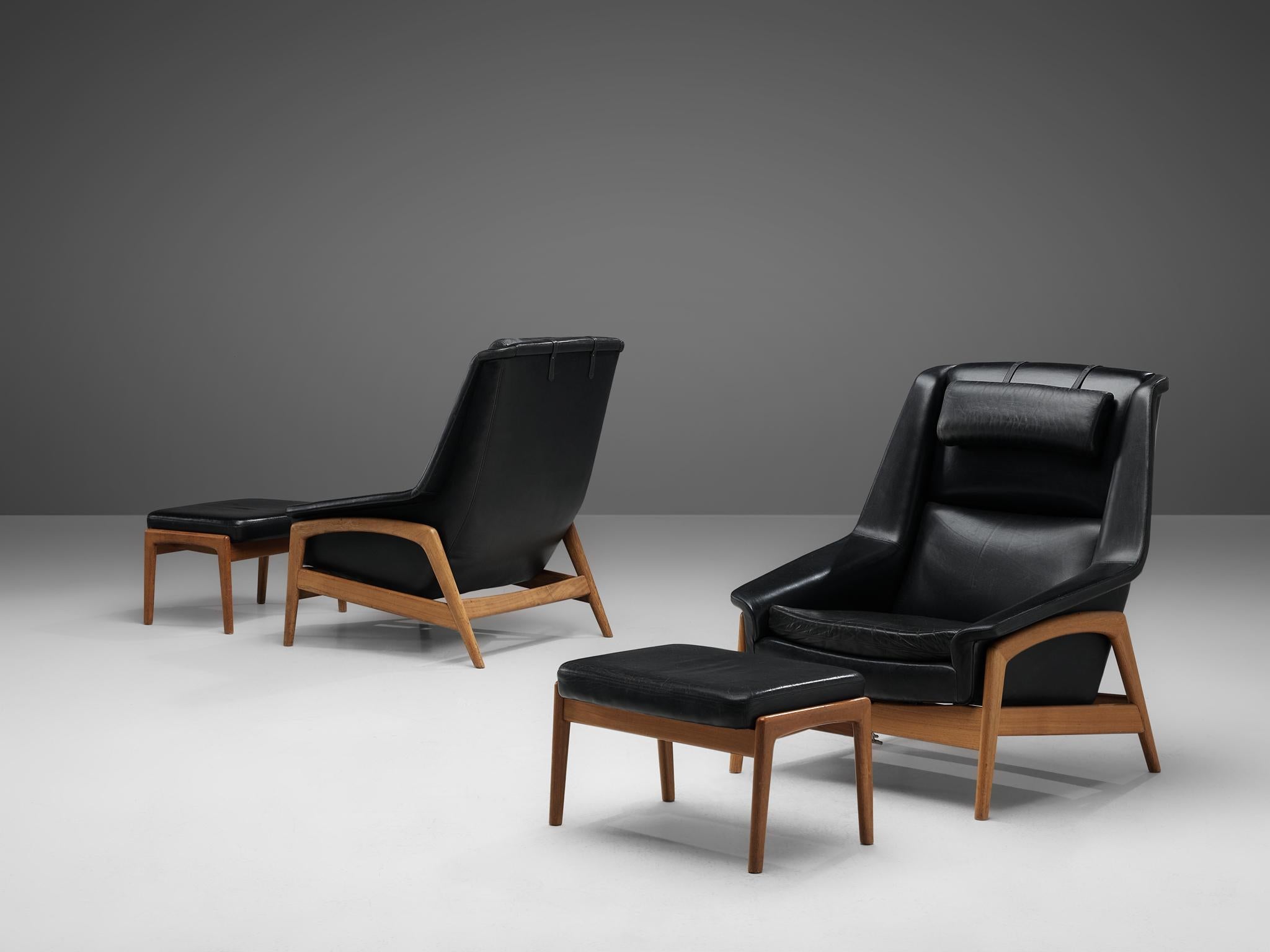 Folke Ohlsson for DUX, pair of lounge chairs, model 'Profil' with ottoman, black leather, oak, Sweden, 1960s

Pair of lounge chairs with ottomans, designed by Folke Ohlsson for DUX. On a bright oakwooden frame sits the bulky seating in black leather