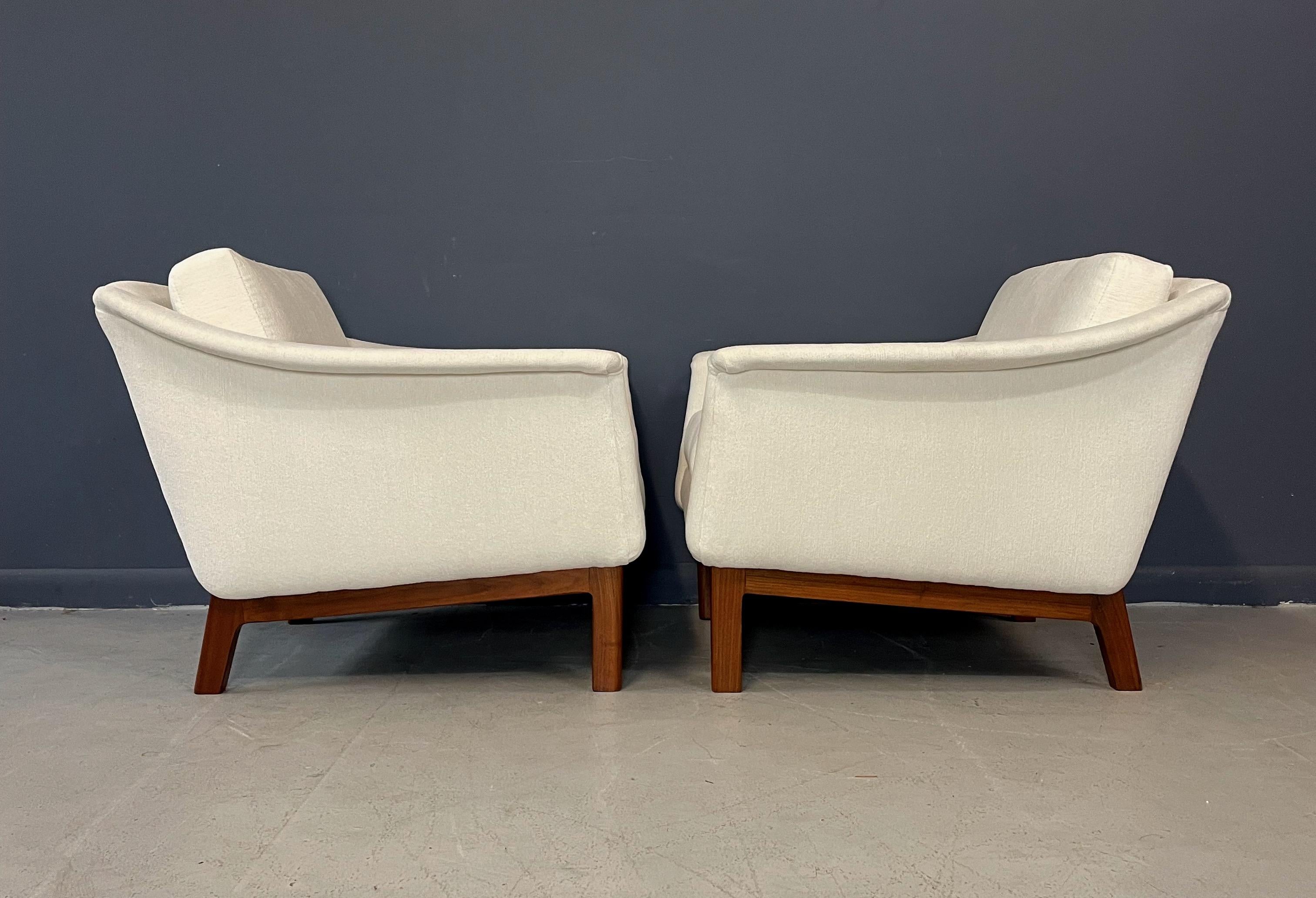 Folke Ohlsson Pasedena Chair with Teak Frame and Textured Velvet Midcentury In Excellent Condition For Sale In Philadelphia, PA