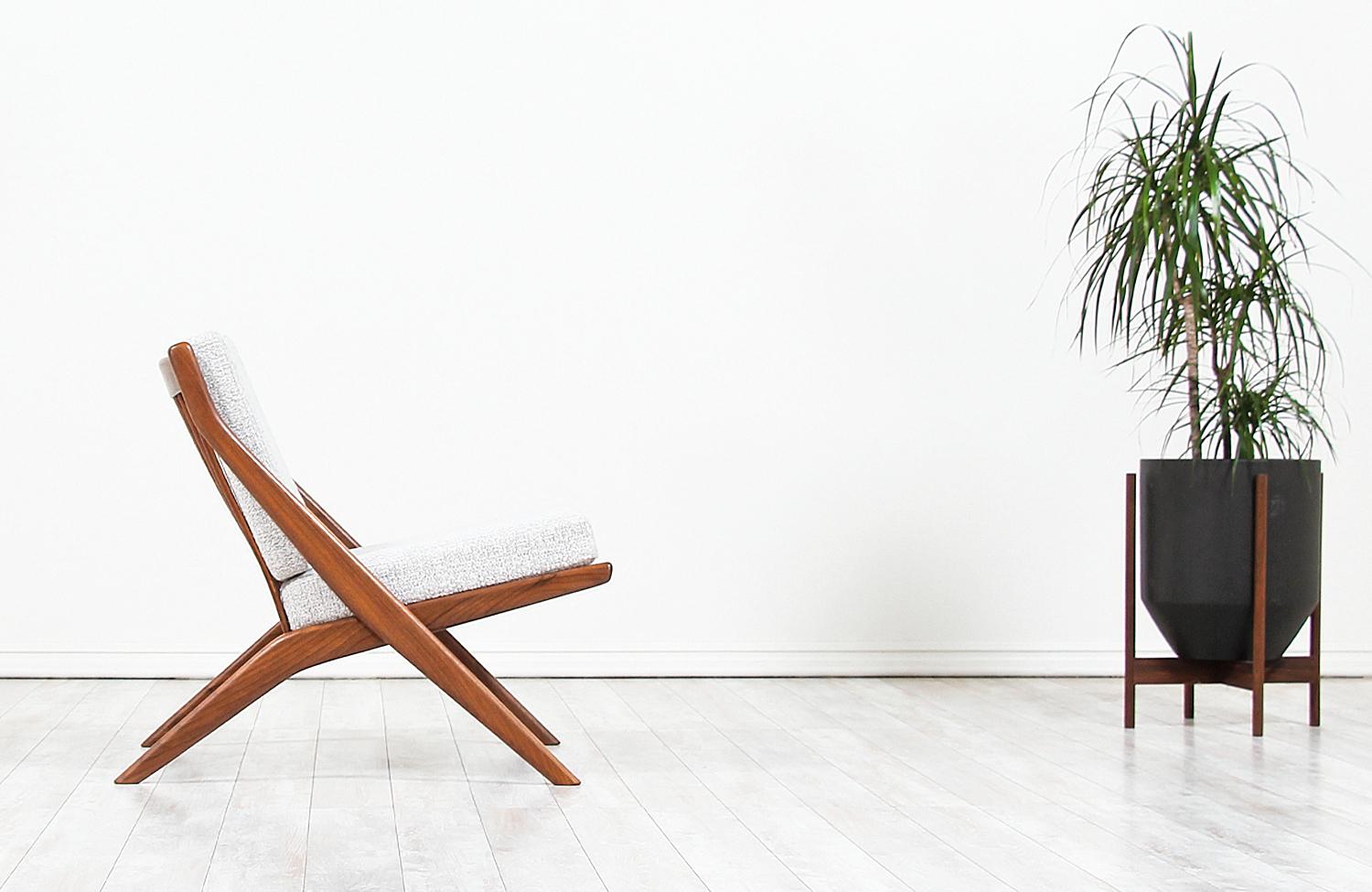 dux scissor chair