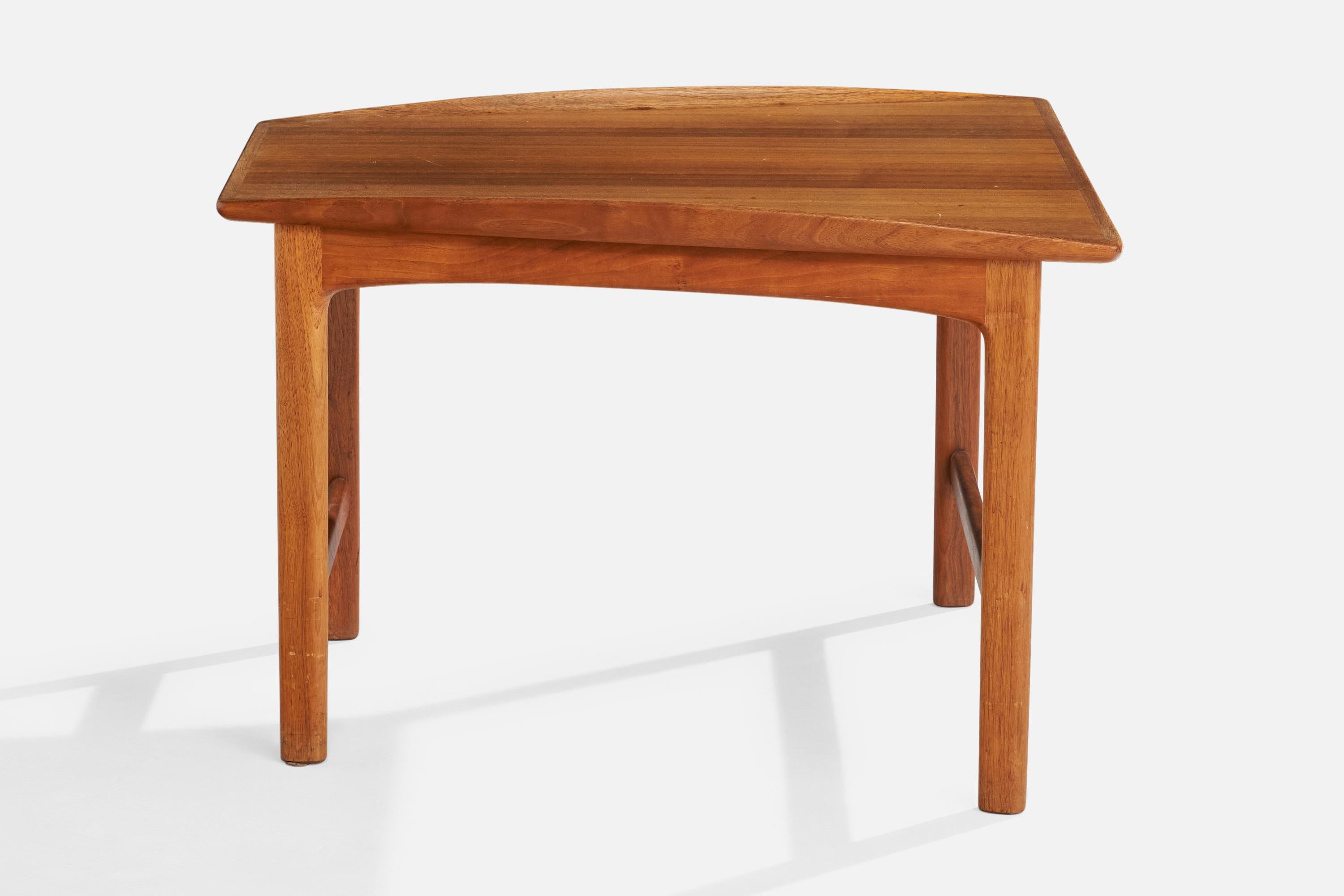 Folke Ohlsson, Beistelltisch, Nussbaum, Schweden, 1960er Jahre (Mitte des 20. Jahrhunderts) im Angebot