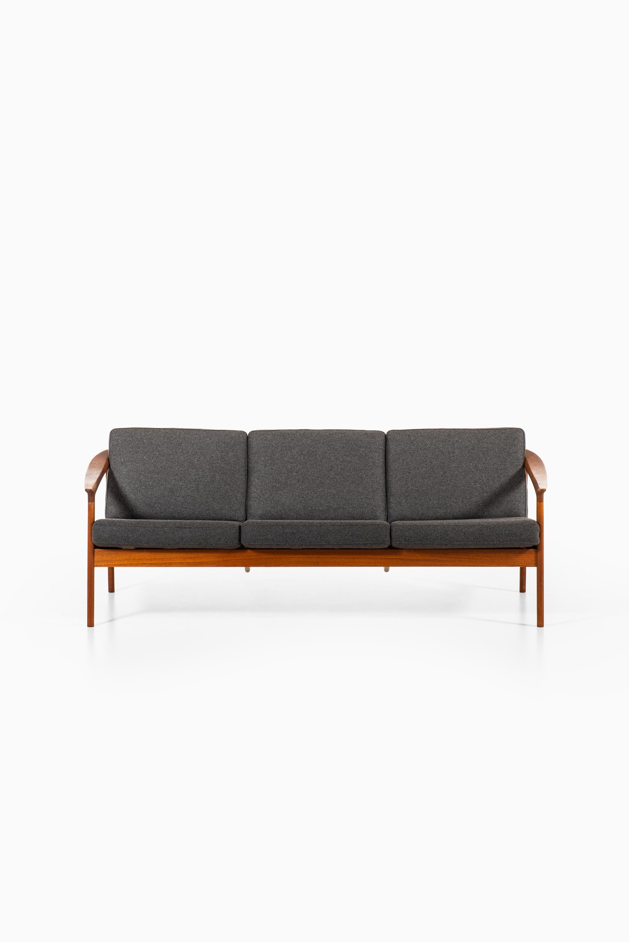 Sofa model Colorado designed by Folke Ohlsson. Produced by Bodafors in Sweden.