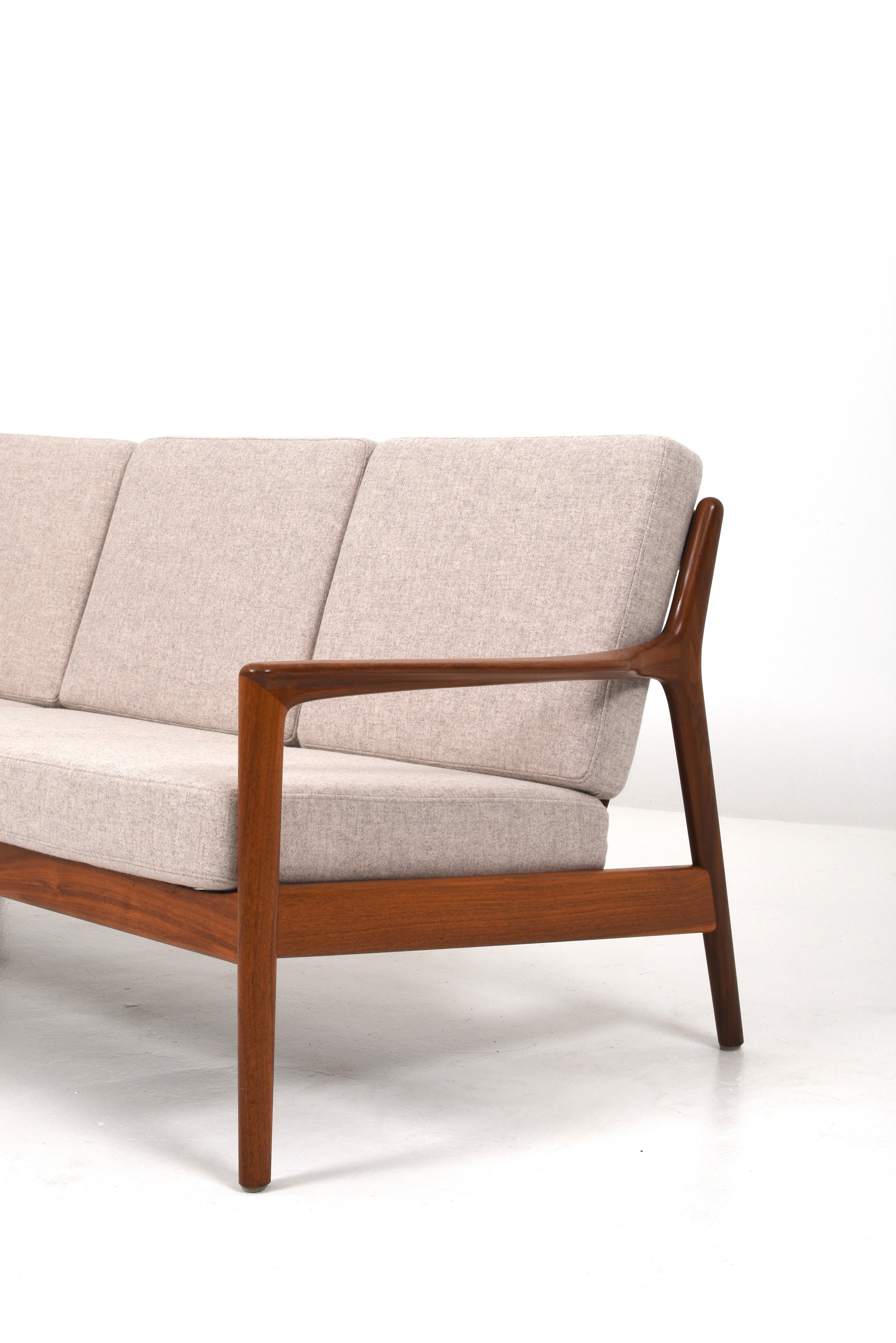 Wool Folke Ohlsson Sofa Model USA-75 Produced by Dux in Sweden For Sale