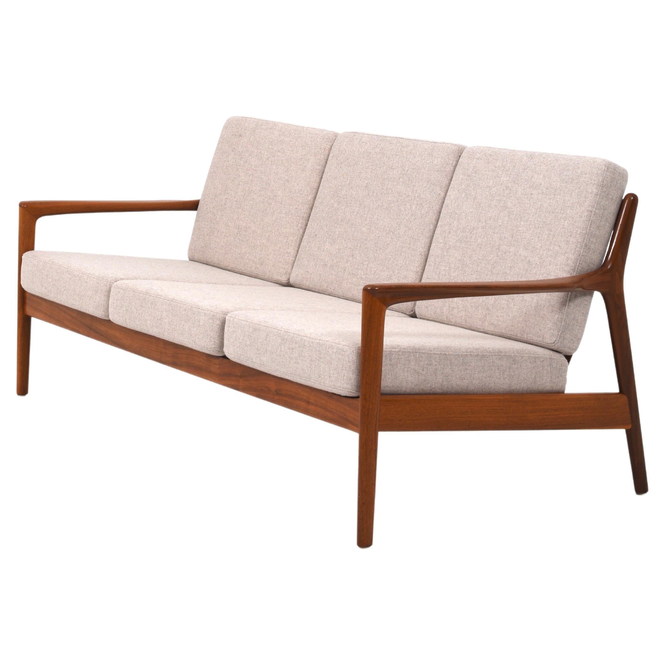Folke Ohlsson Sofa Model USA-75 Produced by Dux in Sweden For Sale