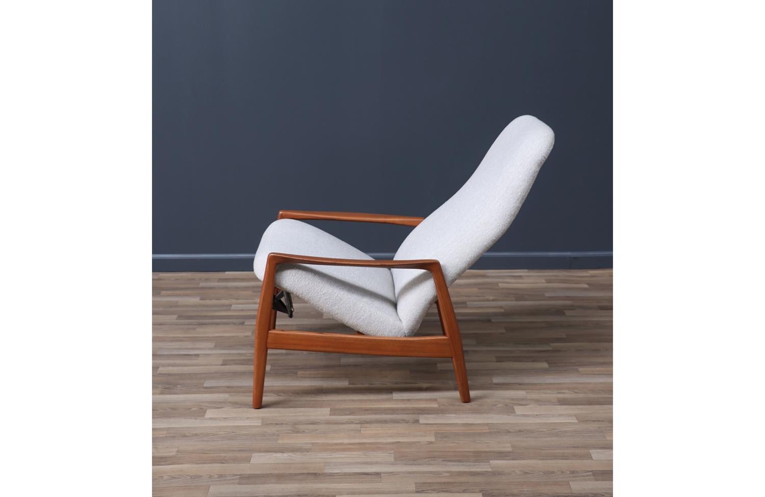 Expertly Restored - Folke Ohlsson Teak Reclining Chair with Ottoman for Dux For Sale 4