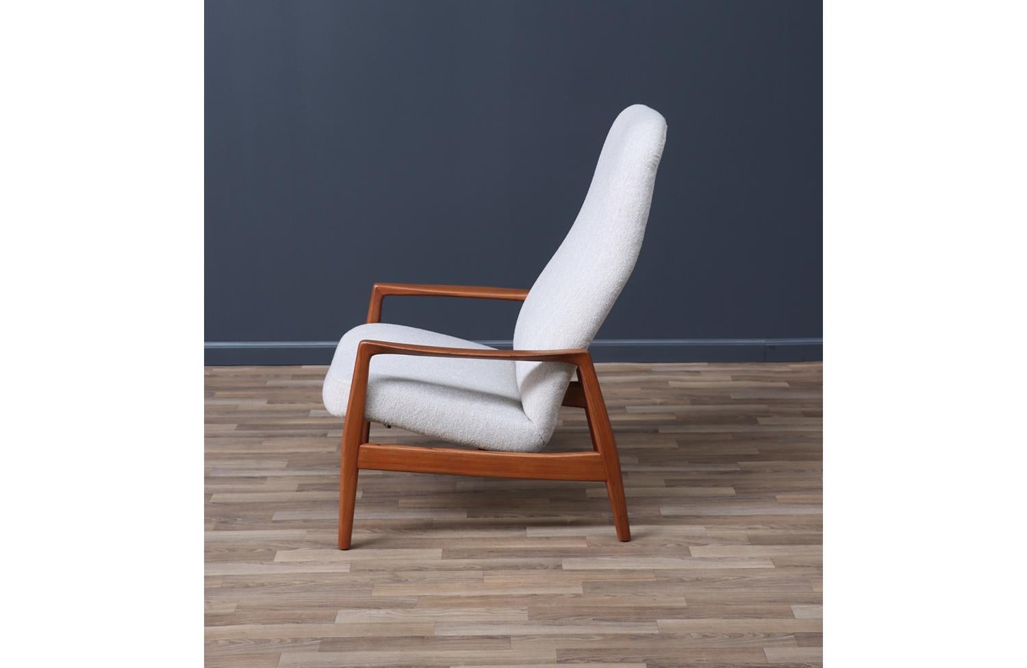 Expertly Restored - Folke Ohlsson Teak Reclining Chair with Ottoman for Dux For Sale 5