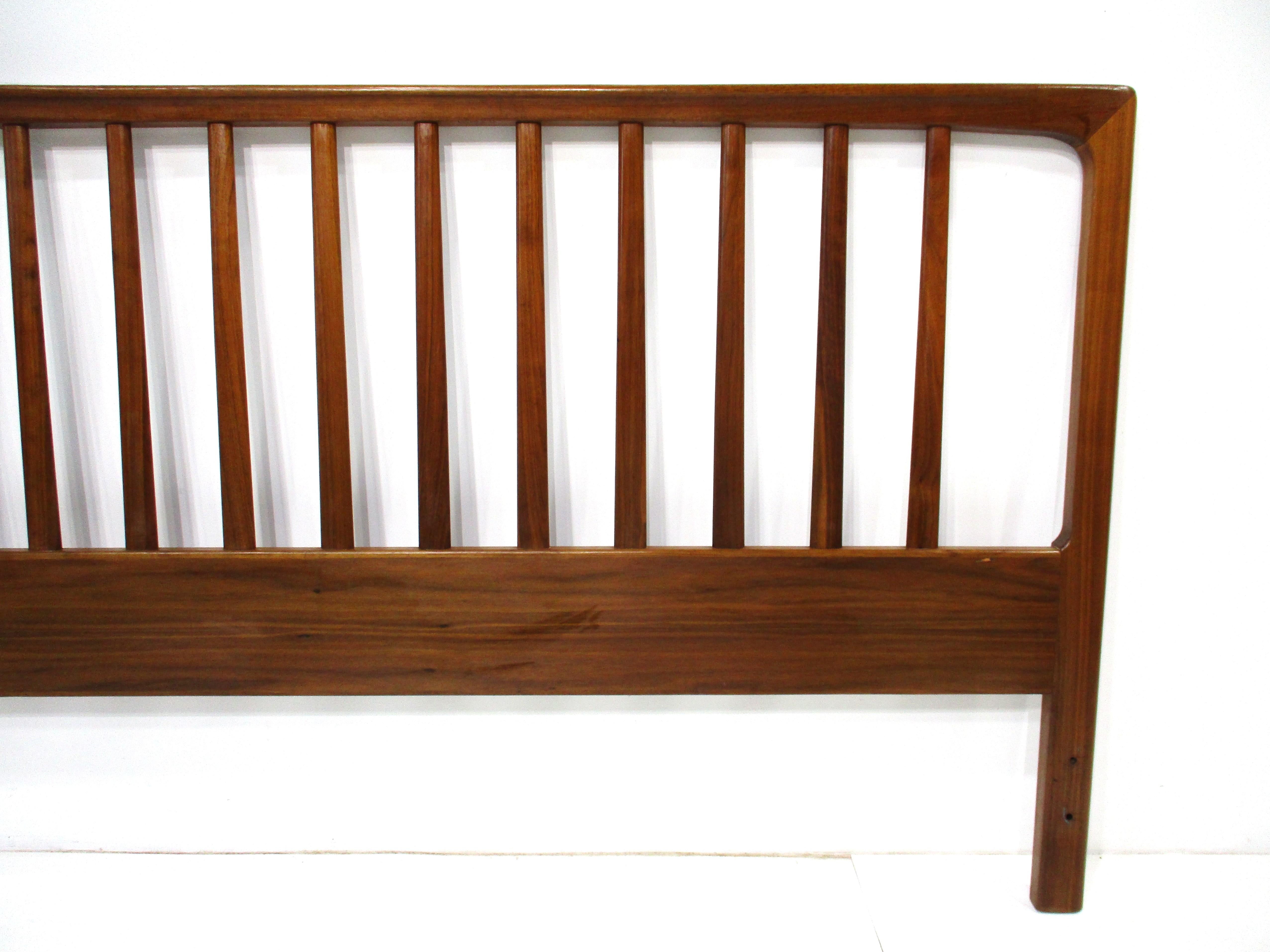 Scandinave Folke Ohlsson Tête de lit Queen en noyer Dux Danemark en vente