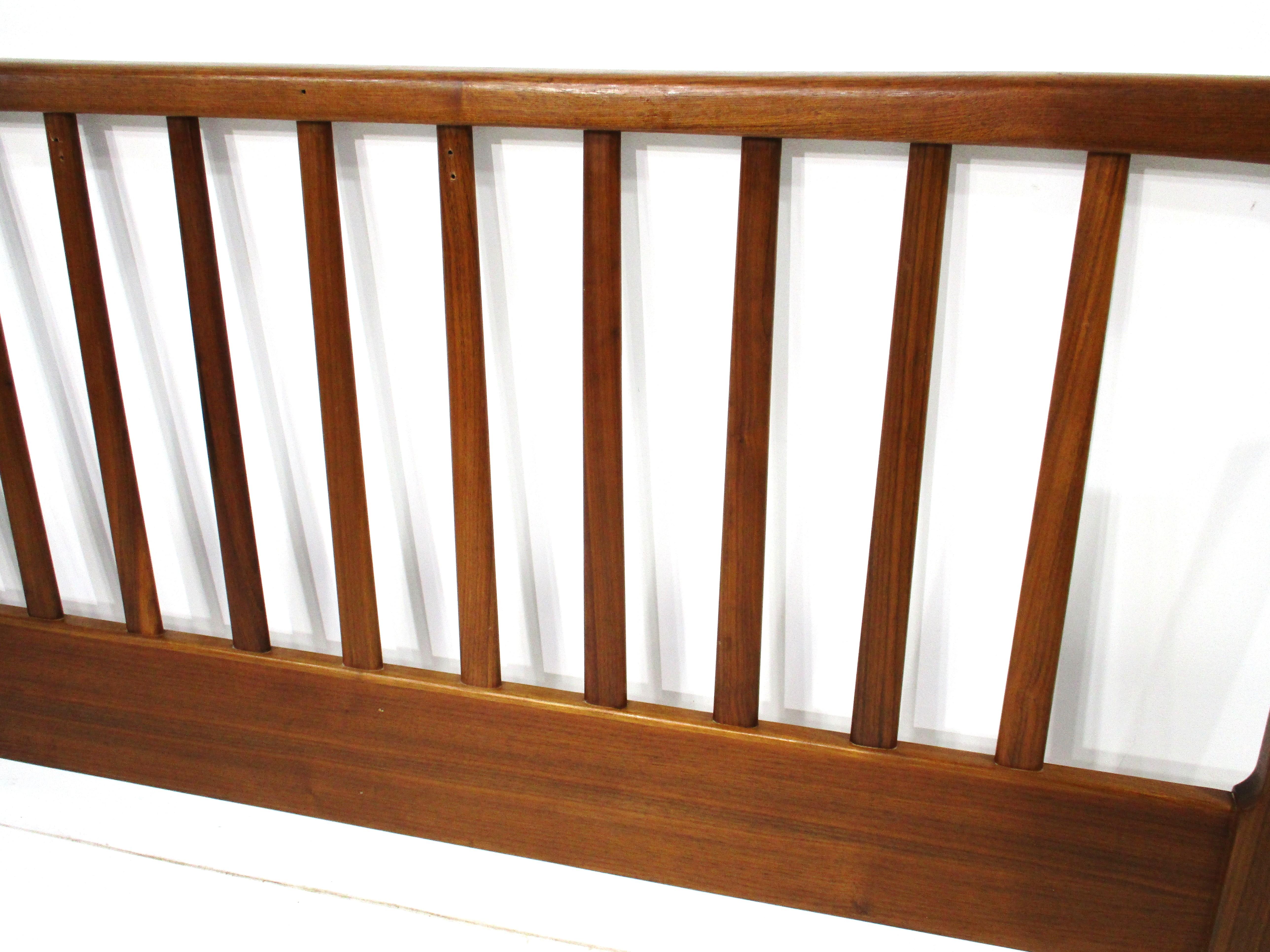 20ième siècle Folke Ohlsson Tête de lit Queen en noyer Dux Danemark en vente