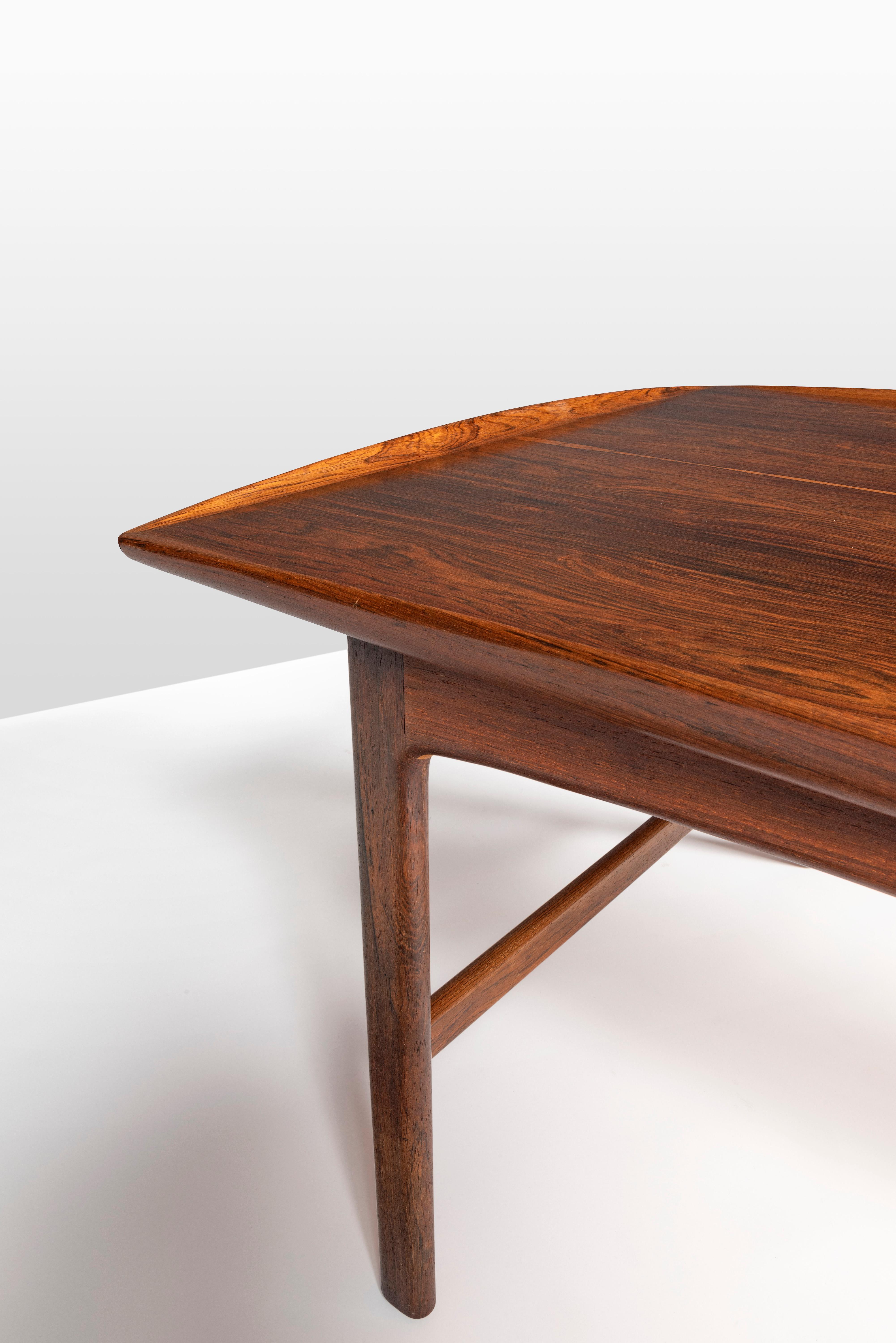 Folke Olsson Swedish Modern Rosewood Coffee Table, 1960's In Good Condition For Sale In Uccle, BE