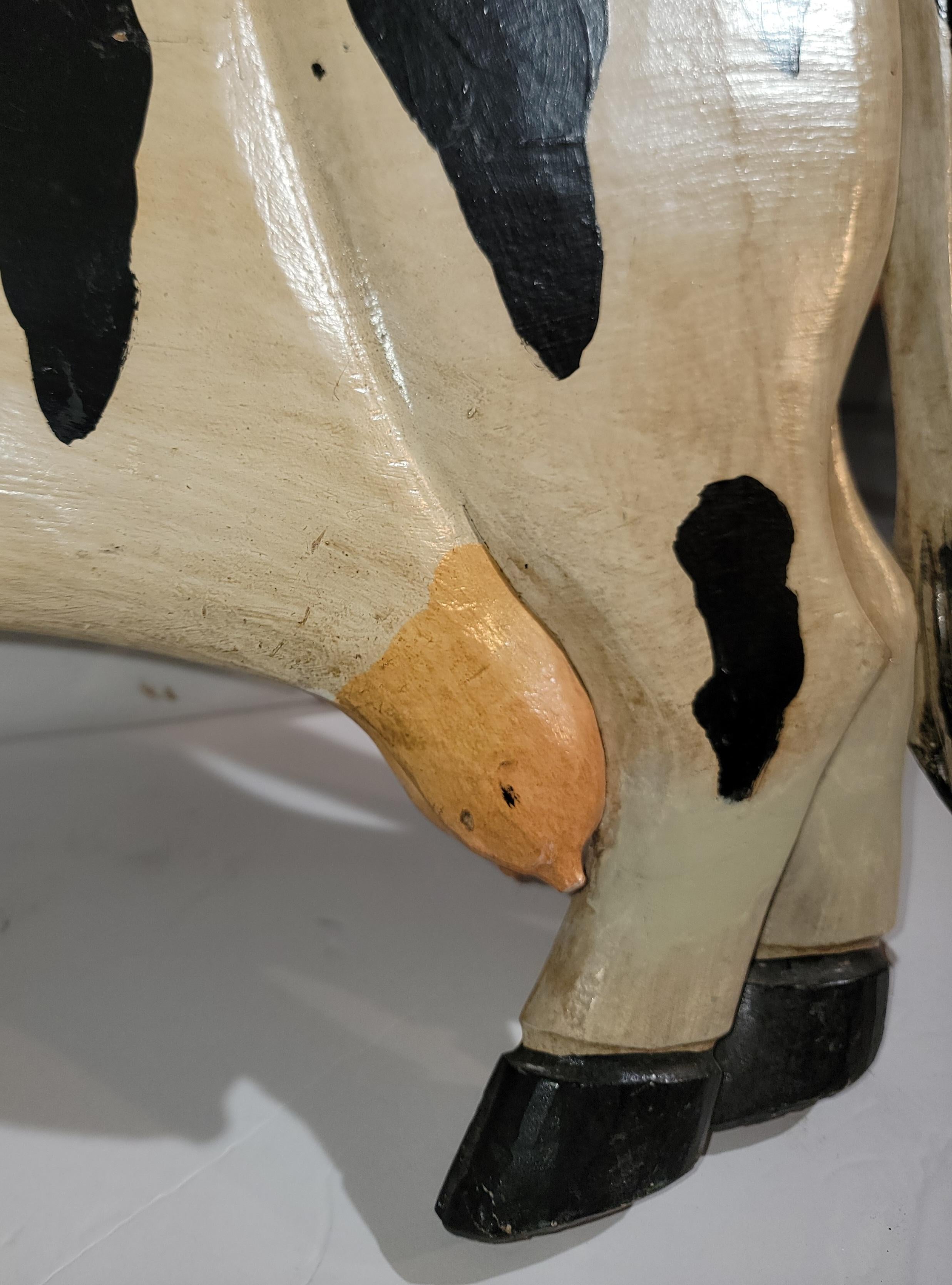 Folky Hand geschnitzt Kuh Handel Zeichen   (Adirondack) im Angebot