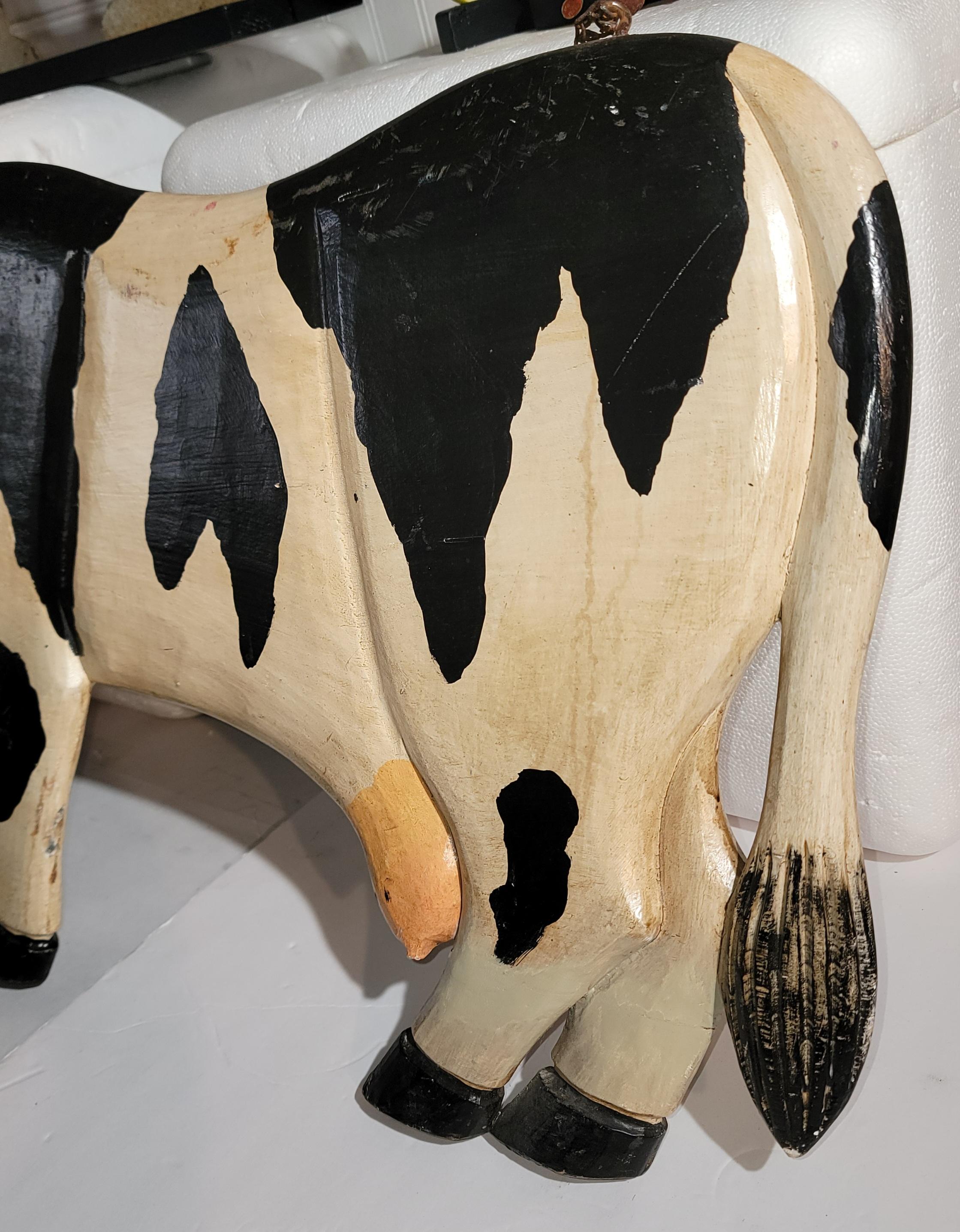 Sculpté à la main Enseigne commerciale Folky Cow, sculptée à la main   en vente