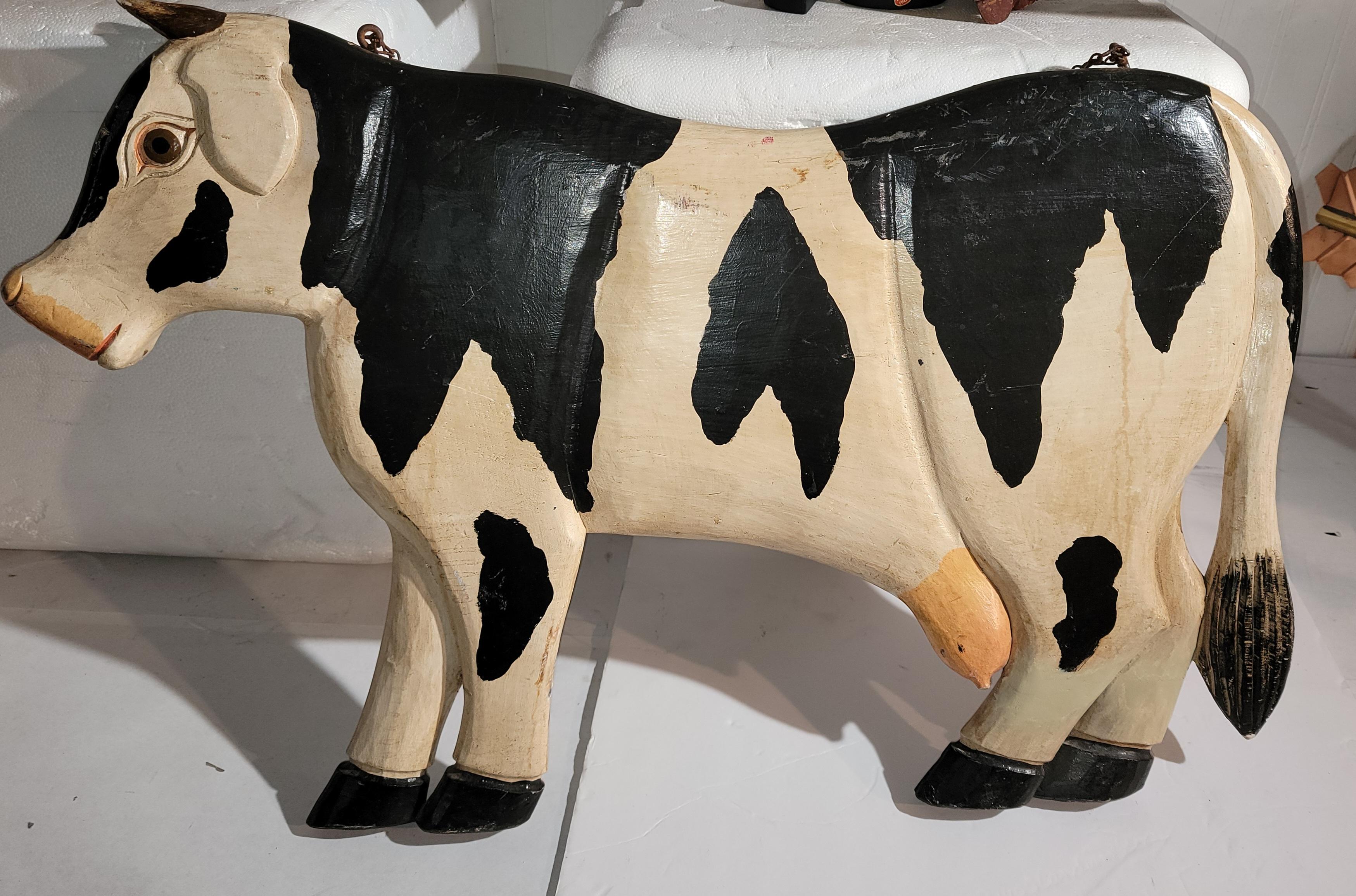 Enseigne commerciale Folky Cow, sculptée à la main   Bon état - En vente à Los Angeles, CA