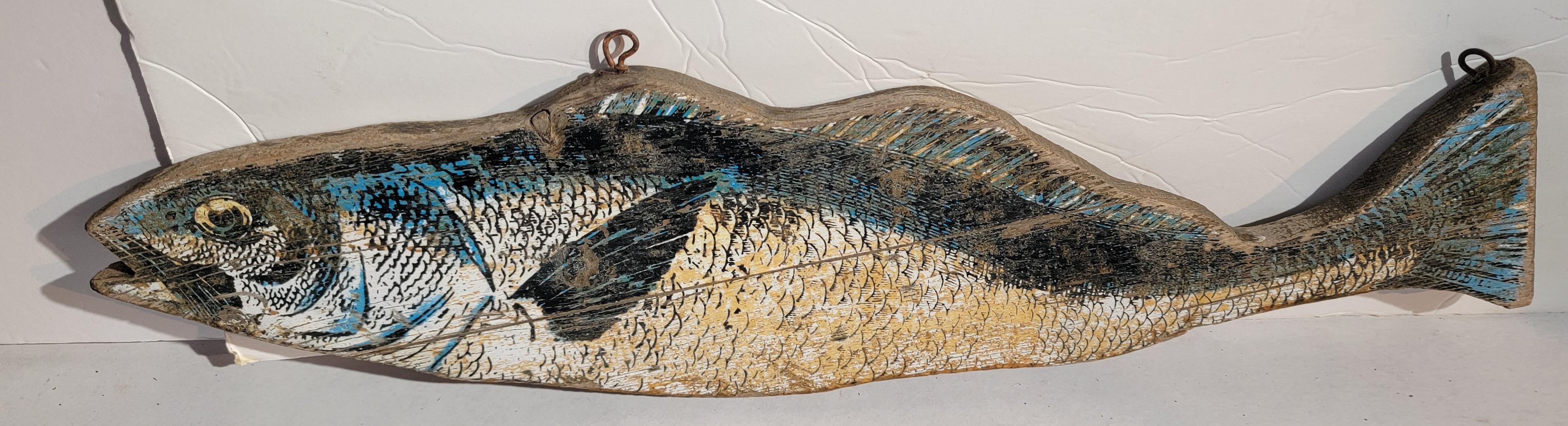 Folky Hand geschnitzt & gemalt Fisch Zeichen (Adirondack) im Angebot