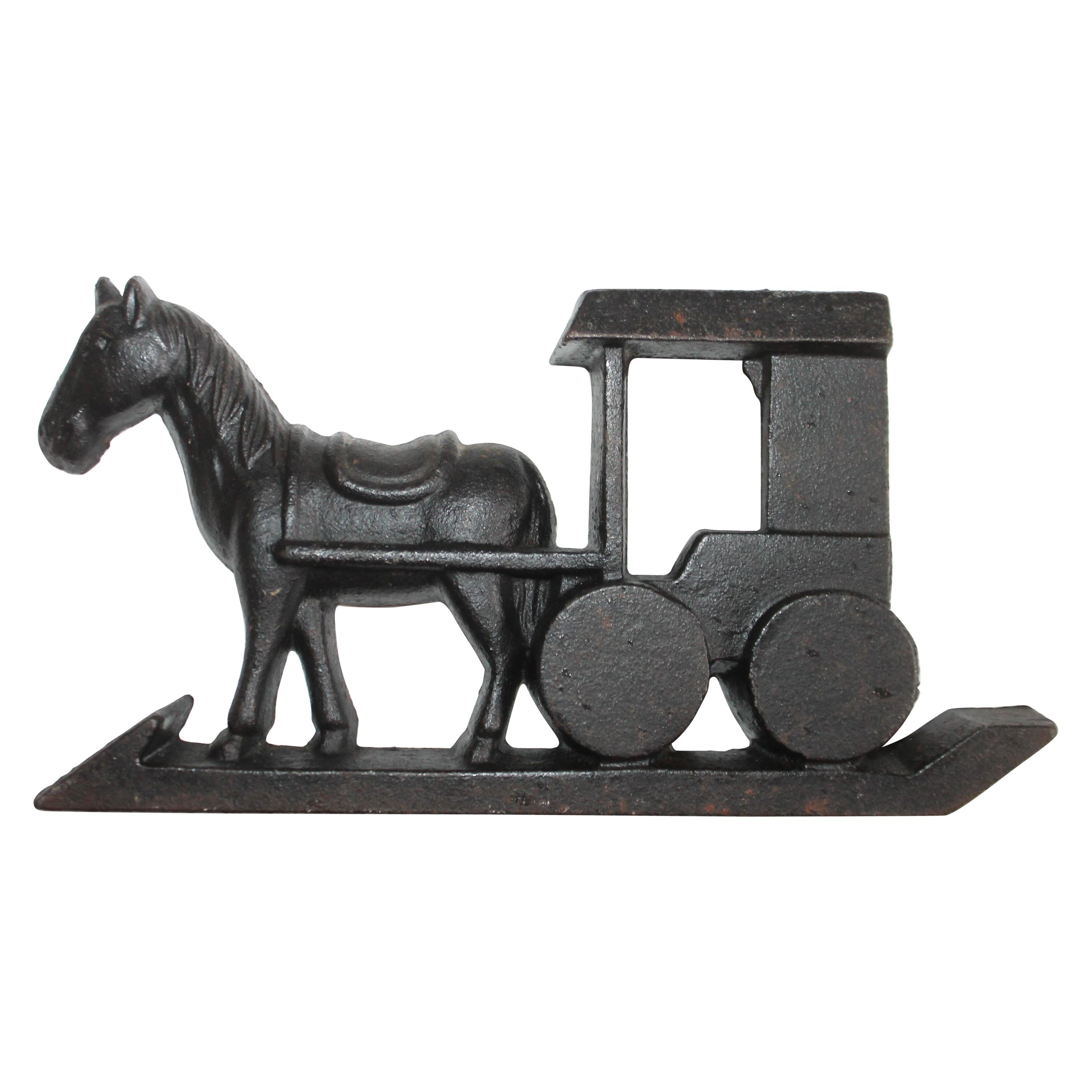 Butoir de porte en fer folklorique représentant un cheval et un buggy