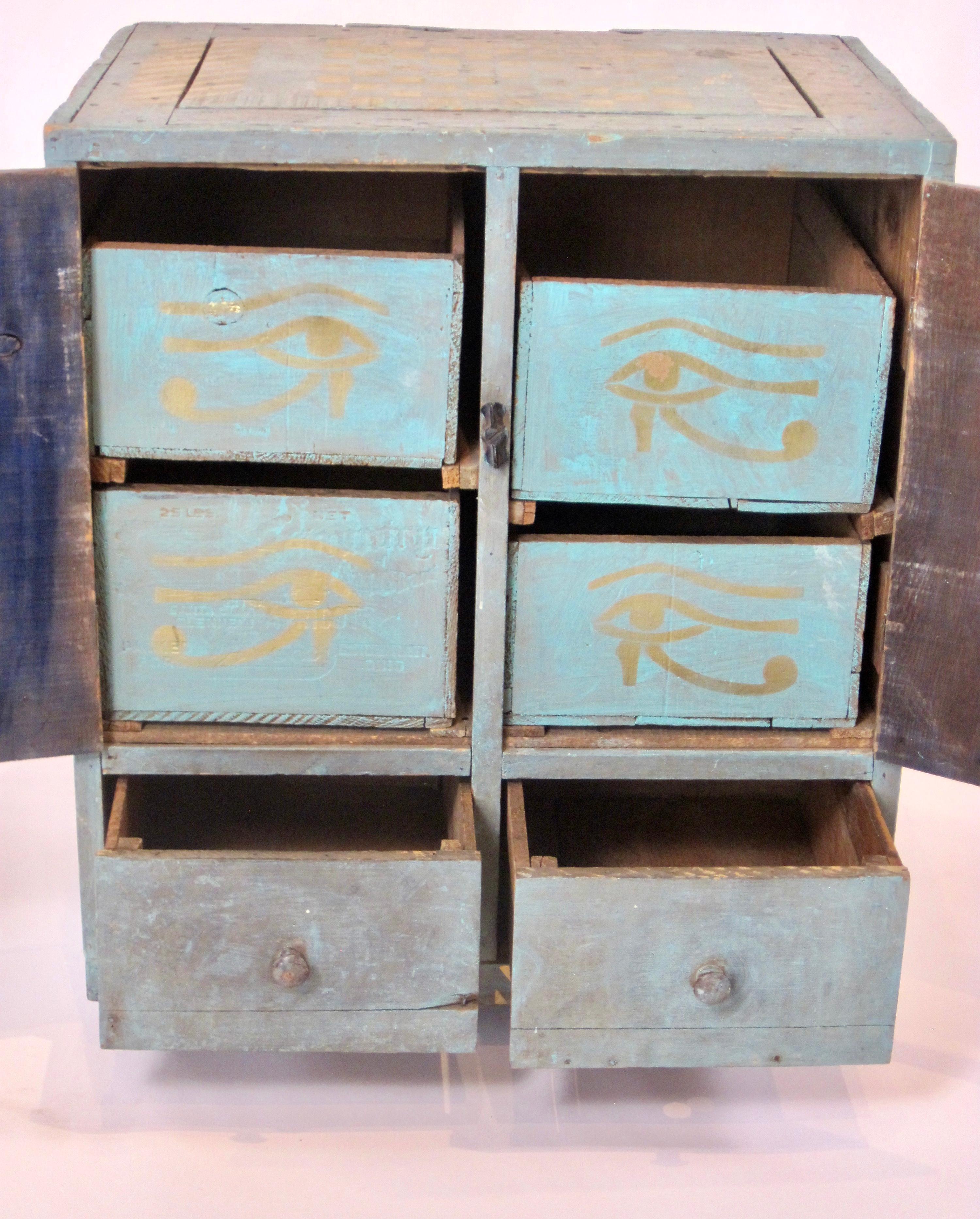 Fatto a mano Cabinet in legno di recupero Folky Outsider Art della fine del XX secolo in vendita