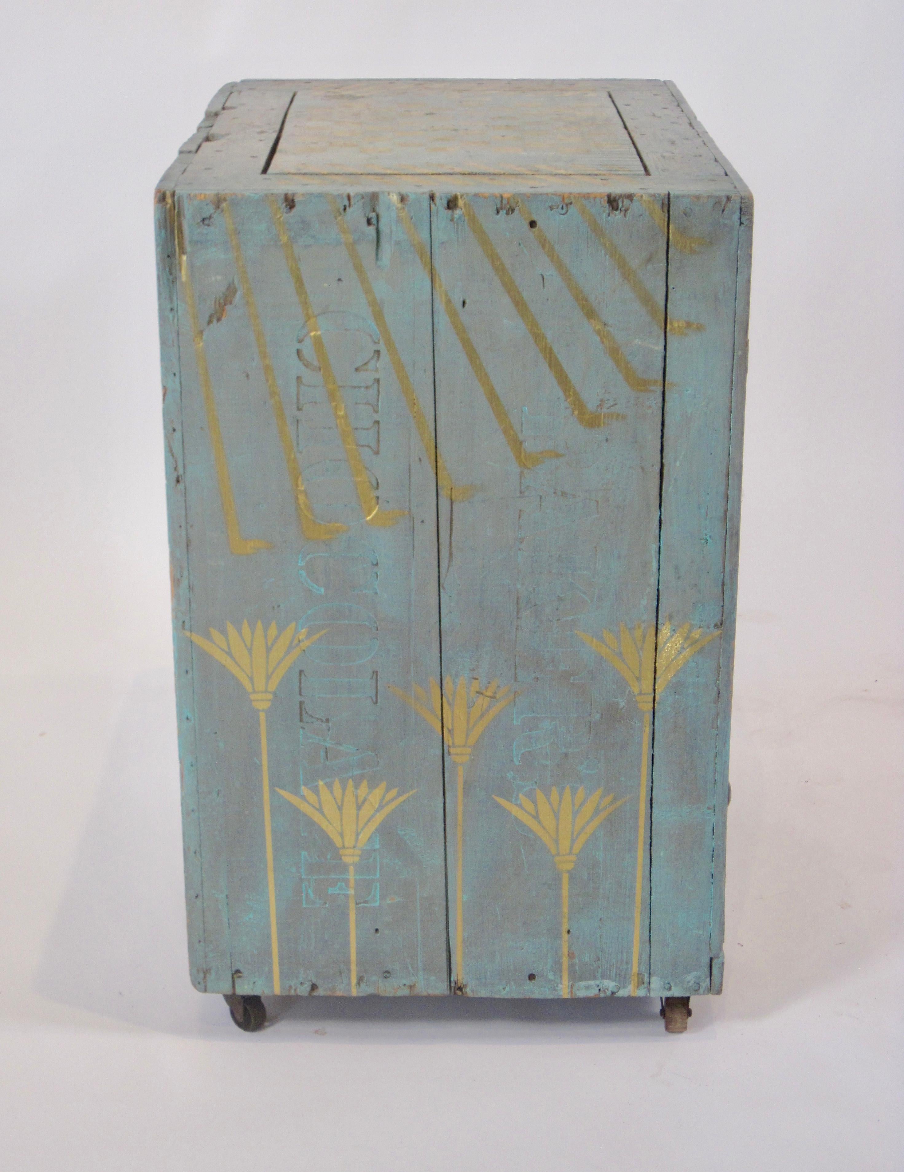 Cabinet in legno di recupero Folky Outsider Art della fine del XX secolo In condizioni buone in vendita a Ferndale, MI