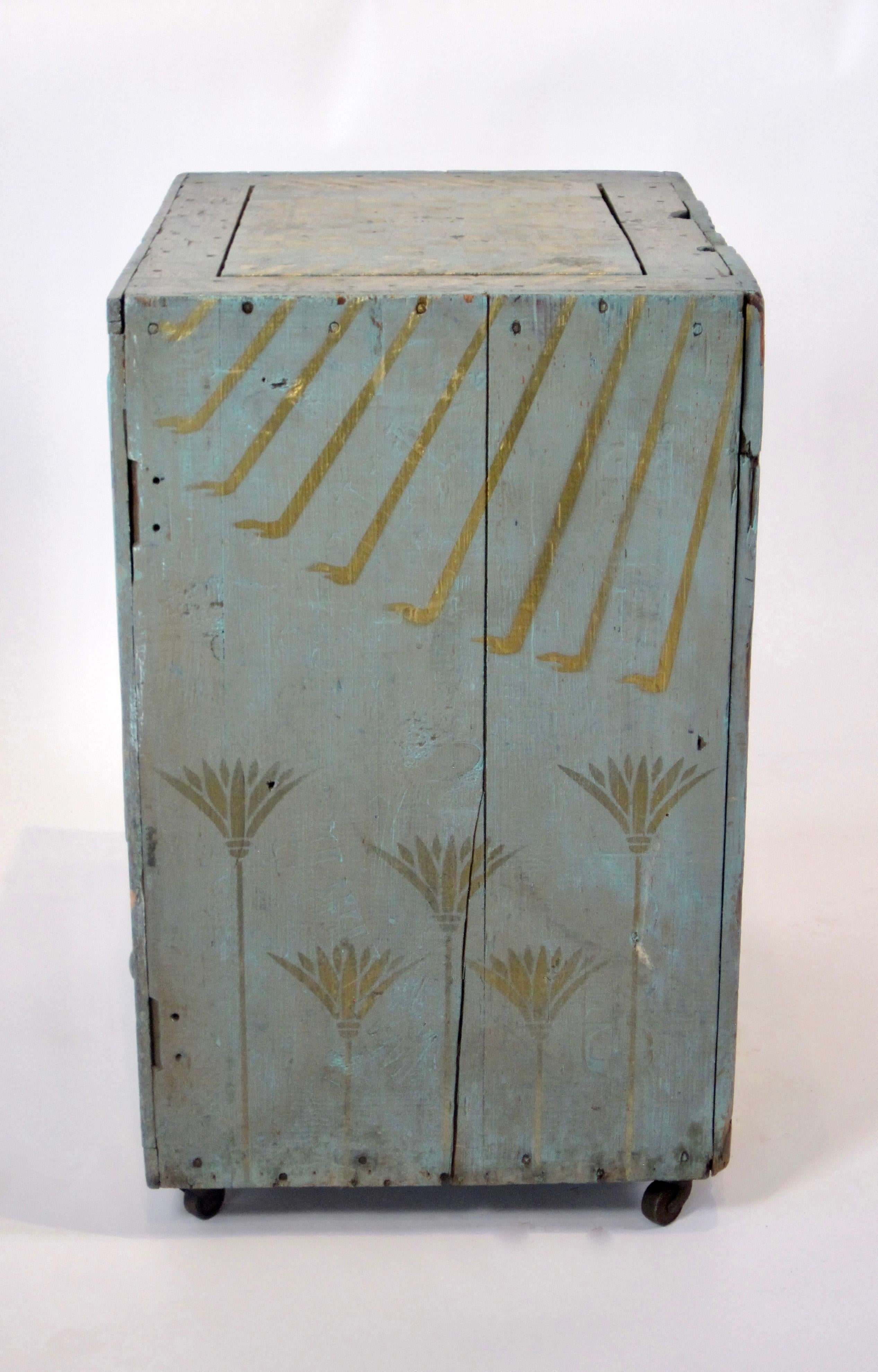 Cabinet in legno di recupero Folky Outsider Art della fine del XX secolo in vendita 2