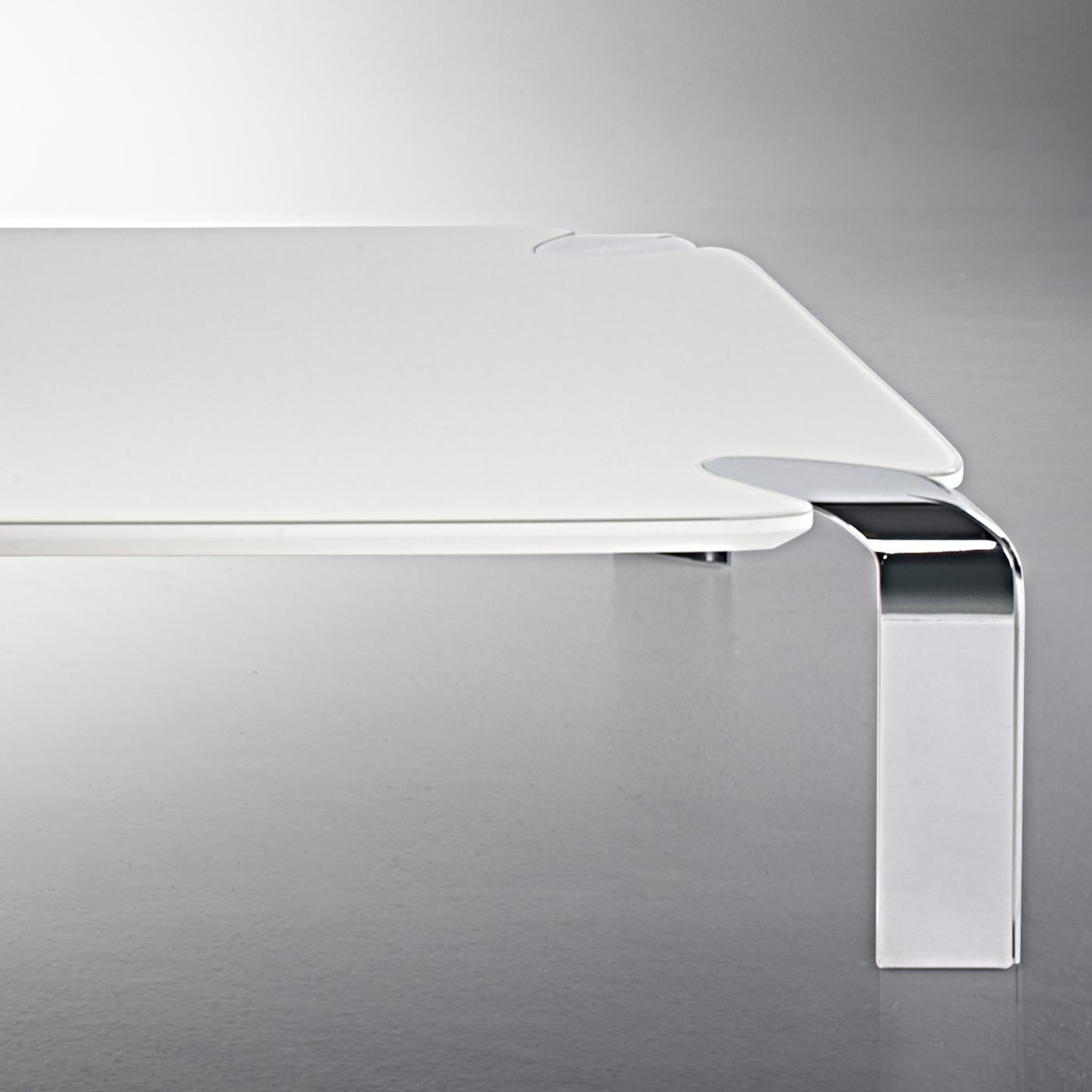 Contemporary Follow Coffee Table For Sale