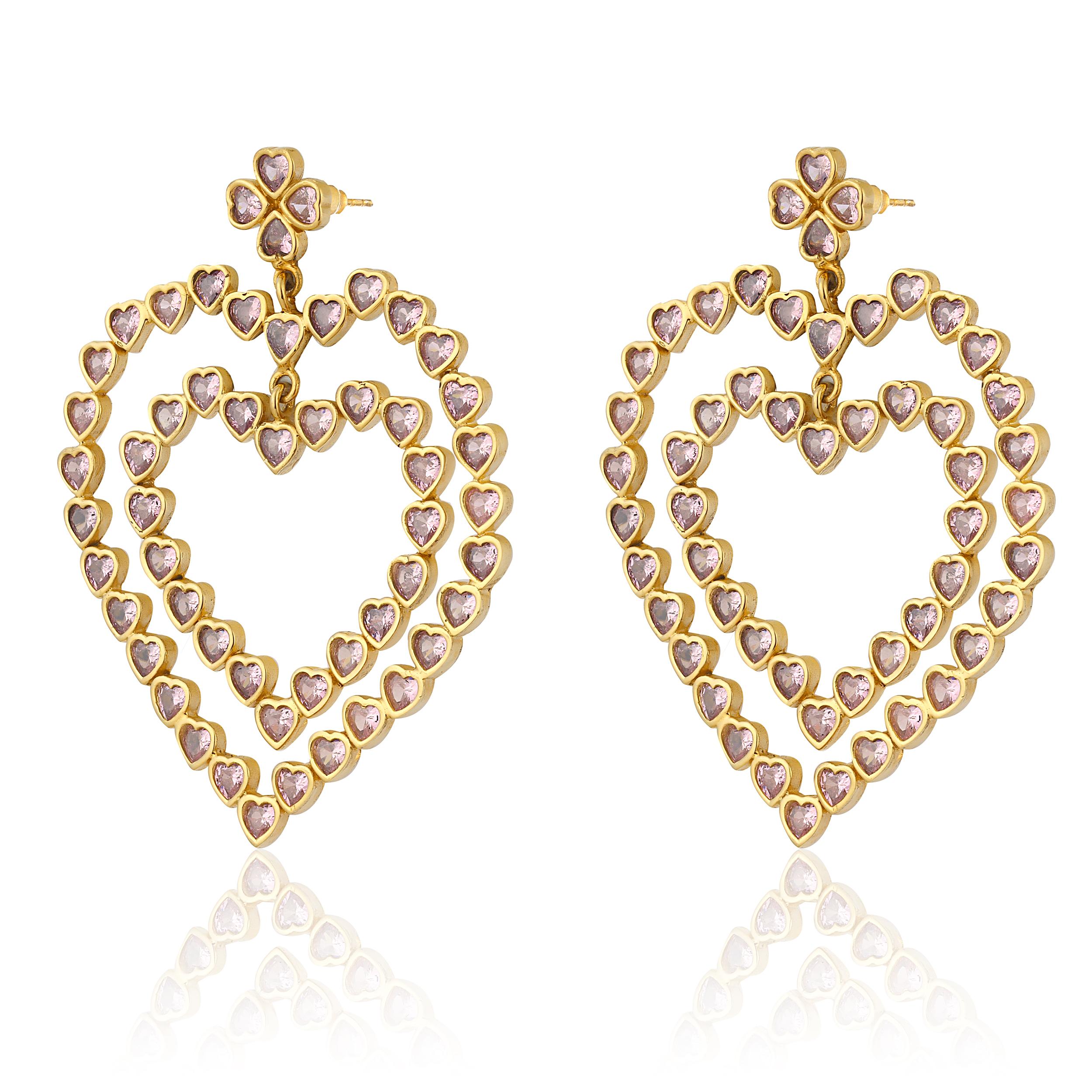 - **Einzigartiges Design**: Die Follow Your Heart Earrings zeichnen sich durch ein außergewöhnlich kühnes Design aus - herzförmige Swarovski-Steine, die Brillanz und Eleganz ausstrahlen und ein Statement-Stück schaffen, das die Aufmerksamkeit auf