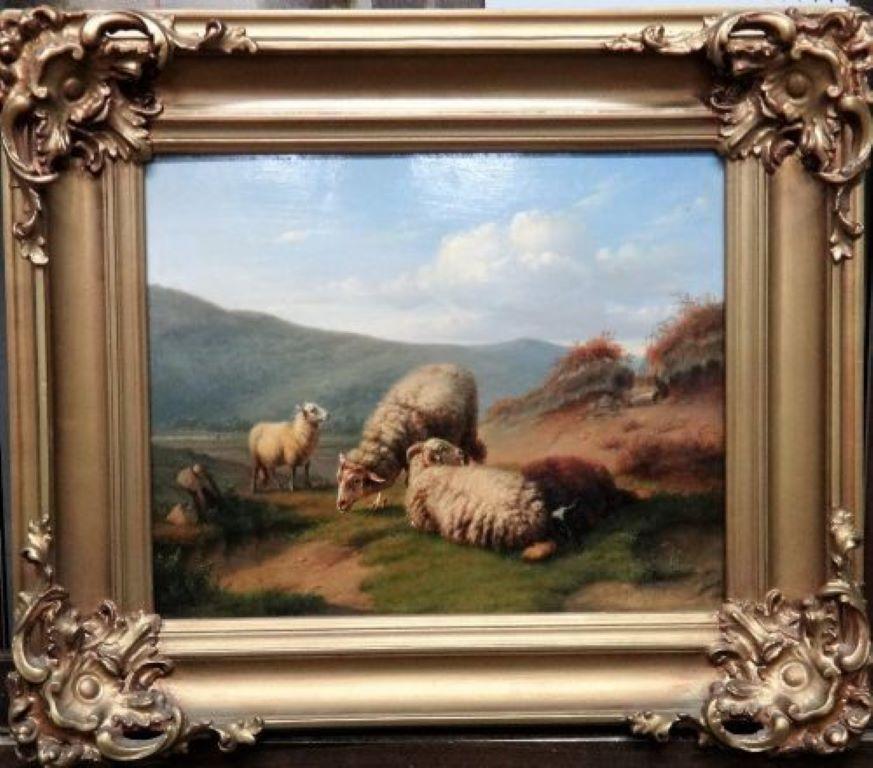 Une belle peinture de moutons dans un paysage, disciple du talentueux peintre belge d'animaux
Eugène Verboeckhoven. Présenté dans un cadre doré du 19ème siècle. La taille totale étant de 55 cm x 48 cm tandis que la peinture
est de 38 x 29 cm.
Les