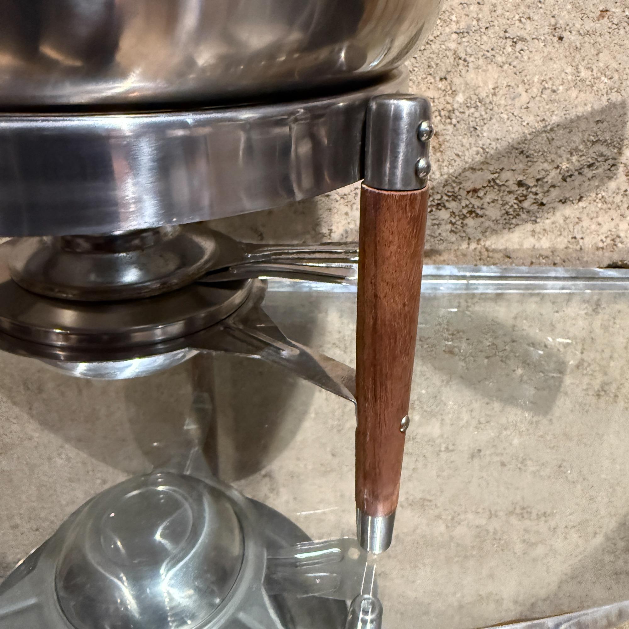 Fin du 20e siècle Fondue Chafing Dish Brass Stainless Steel With Teak Stand Legs Handles en vente