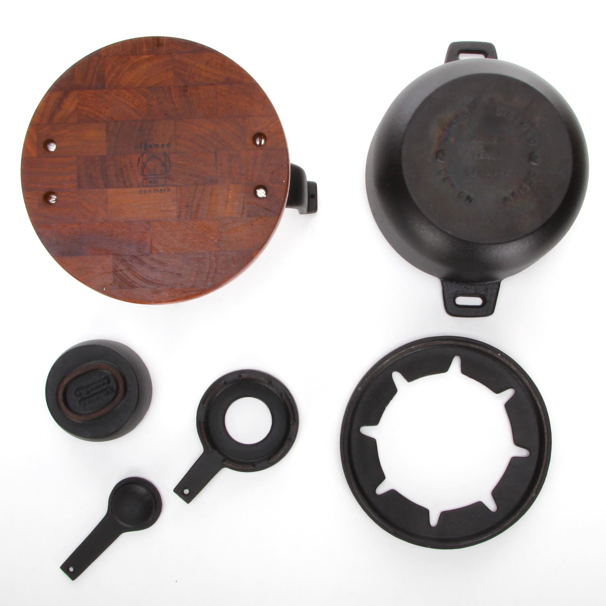Fondue Set by Digsmed 1960. Gorgeous Rare Complete Teak and Cast Iron Fondue Set In Good Condition In Brondby, Copenhagen