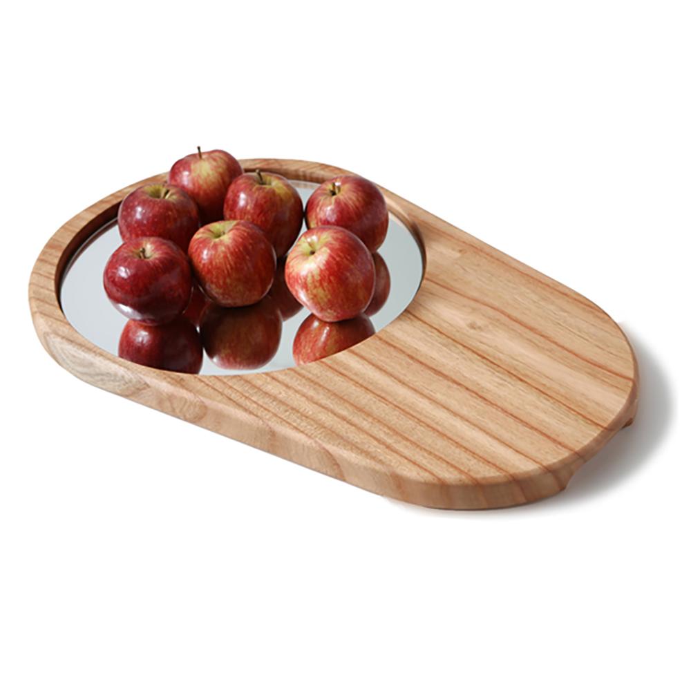 Lignum in Latin means wood.

Fons can be used eigther as a tray or a mirror. It is prepared with a delicated hole on the back to be easily fixed to your wall

The idea of the Lignum collection created by Alessandra Delgado arose from a great desire