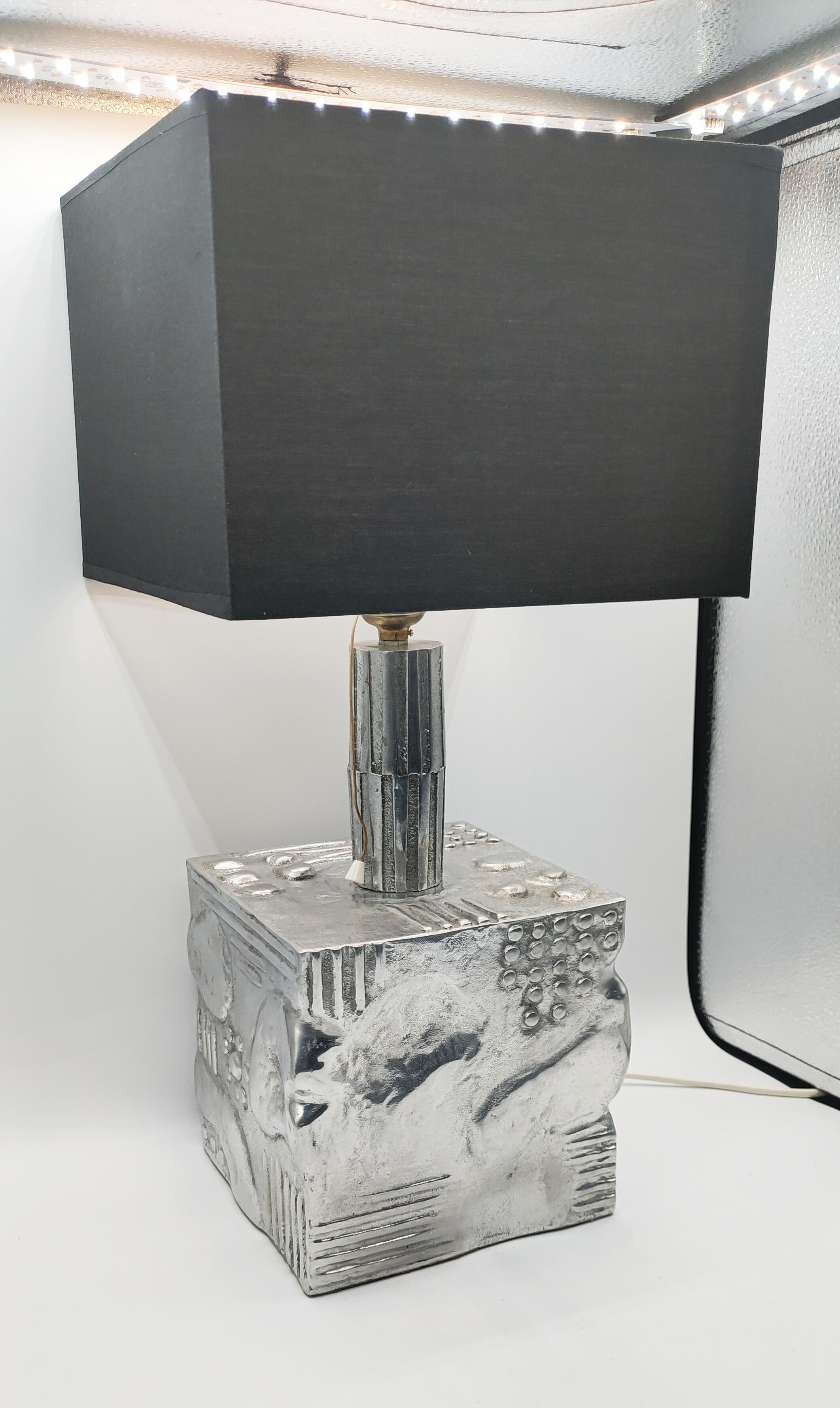 French Font Aluminum Sculptural Table Lamp, France 1970s For Sale