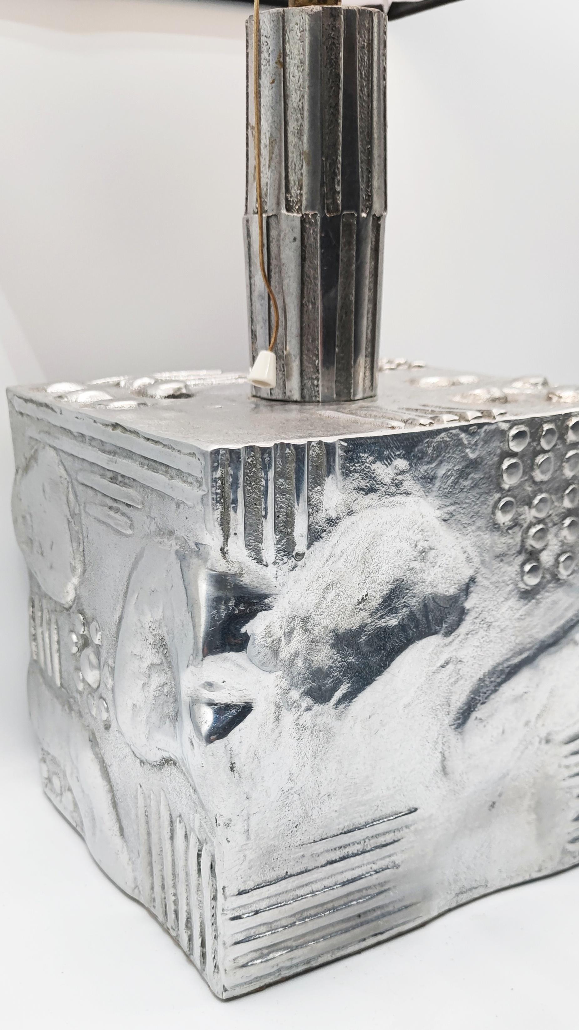 Font Aluminium-Skulptur-Tischlampe, Frankreich 1970er Jahre im Angebot 2