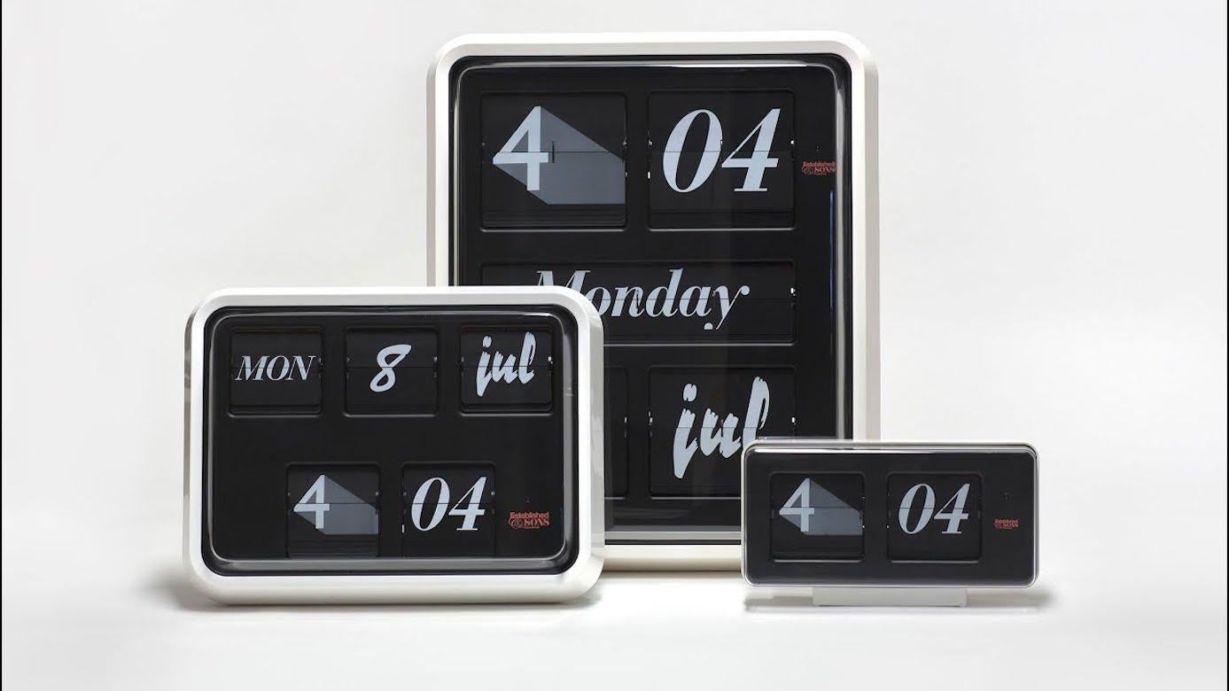 Die Font-Uhr nimmt die ikonische Kalenderuhr mit ihrer unverwechselbaren Form und dem Klappmechanismus auf und stellt eine Vielzahl zeitgenössischer Schriftarten in einer sich ständig verändernden Anzeige vor. Zwölf sehr unterschiedliche