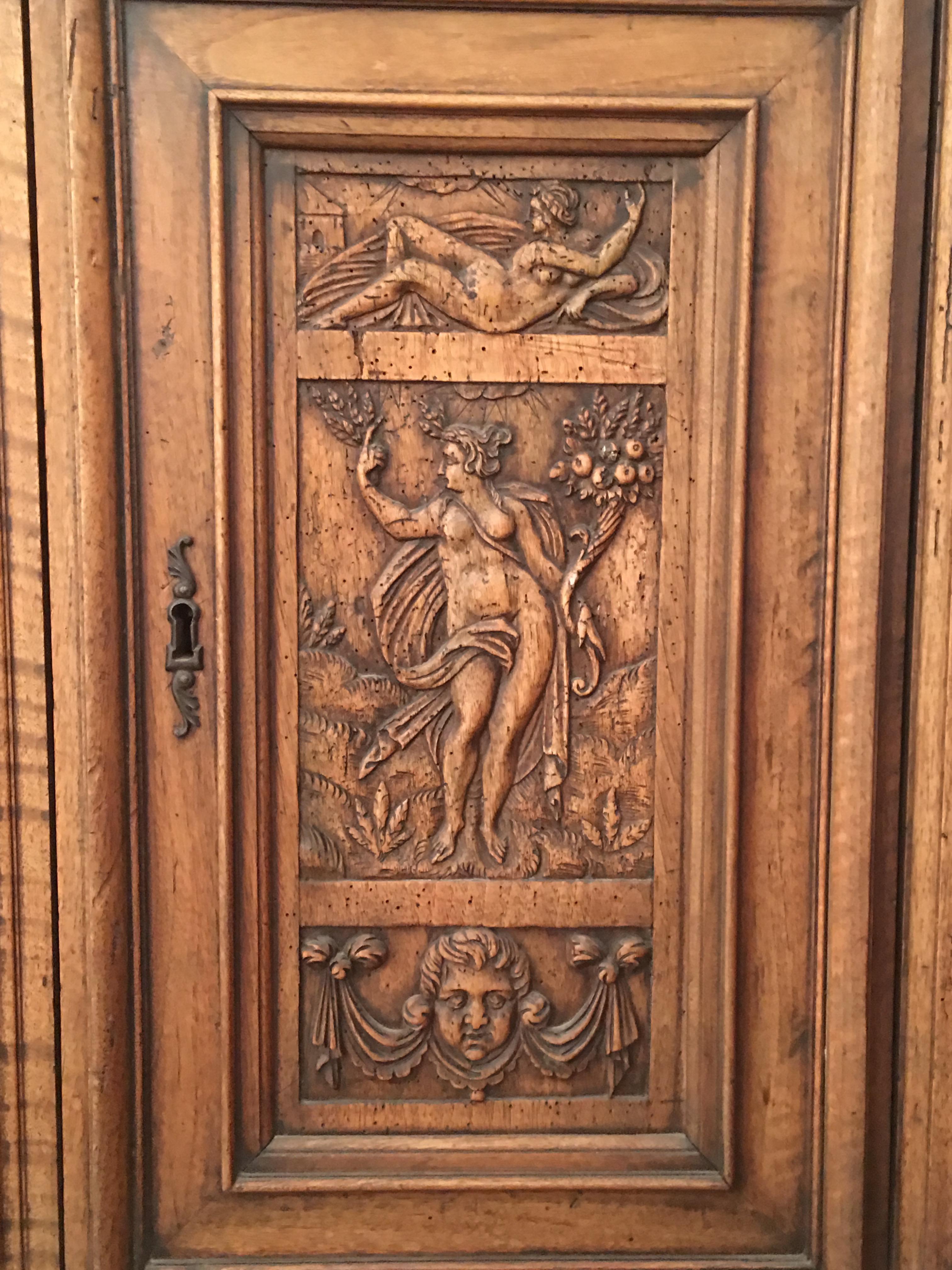 18th Century and Earlier Fontainbleau Renaissance Cabinet Bearing the Dodieu’s Family Coat-of-arms For Sale