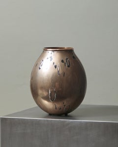 Jarrón Fontaine, bronce patinado y cobre con abulón y laca