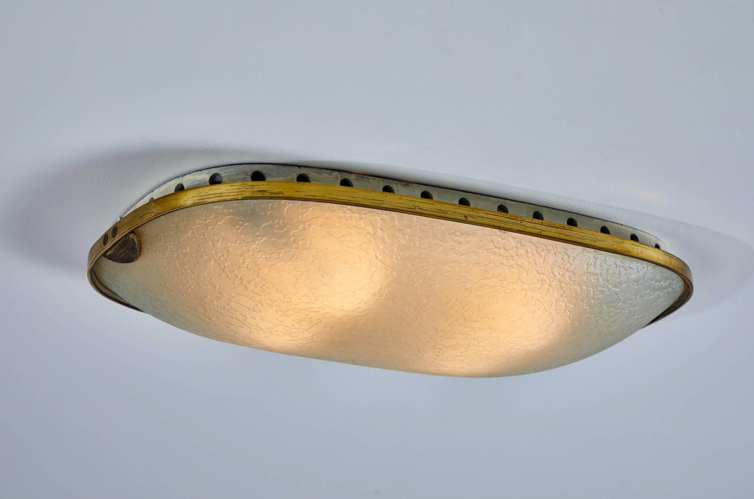 One textured glass flush mount or sconce with brass hardware by Fontana Arte. 
Manufactured in Italy, circa 1950s. 
Can be mounted either as sconces or flush mounts. 
The light takes four E27 40w maximum bulbs.
