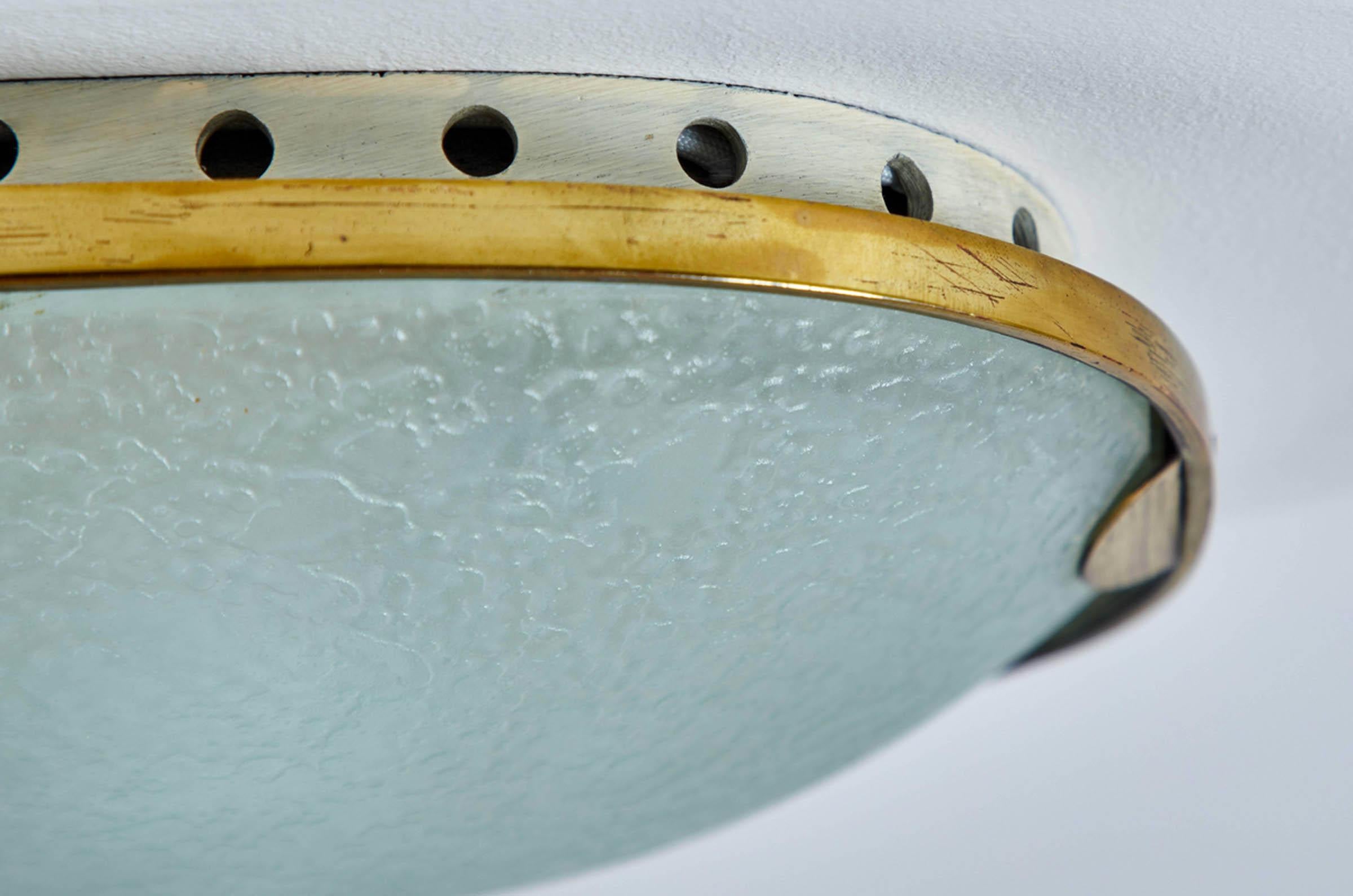 Fontana Arte 1950 Elegant Oval Glass Flush Mount or Sconce In Good Condition In Morbio Inferiore, CH