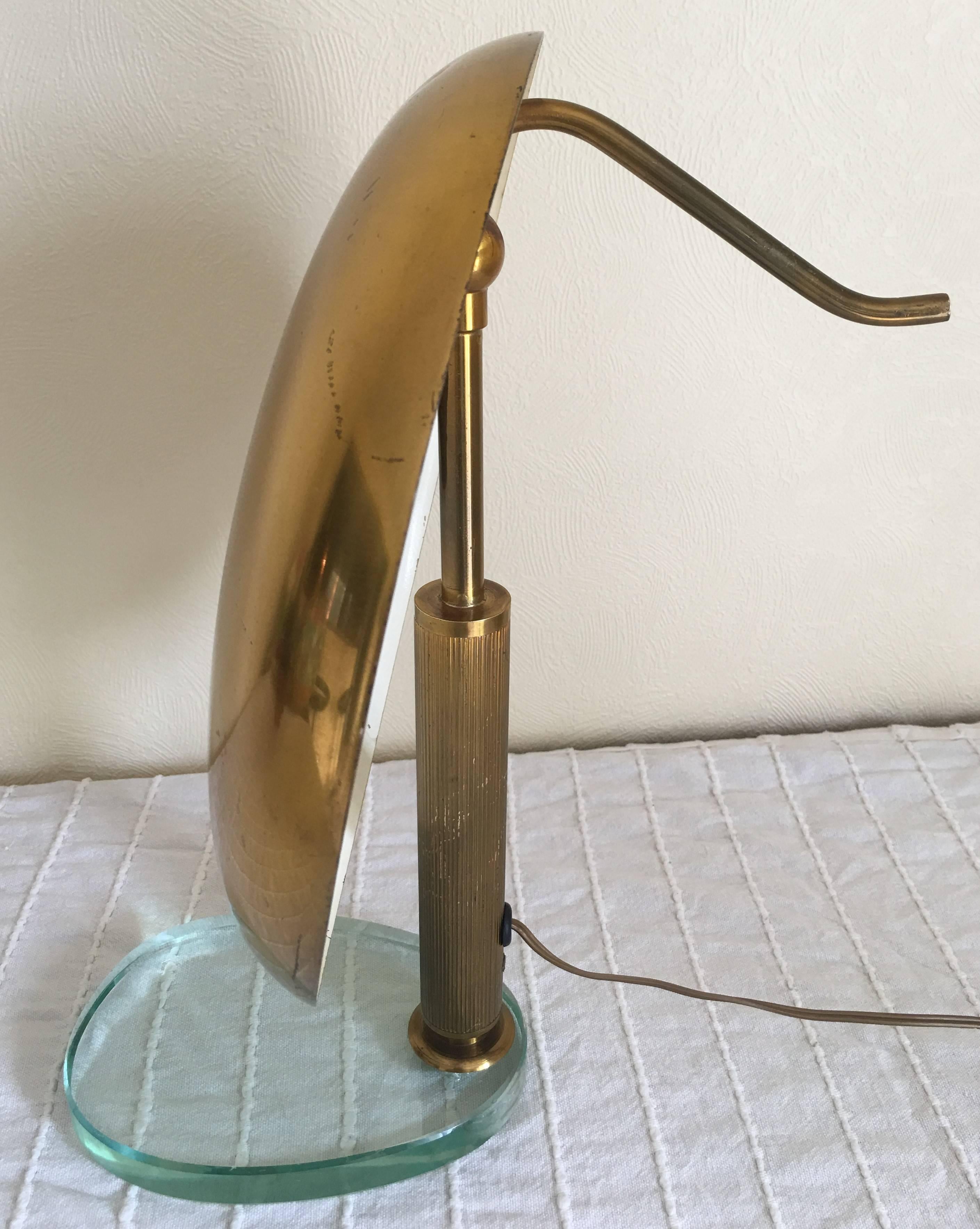 Mid-20th Century Fontana Arte 1950s Glass and Brass Desk Lamp with an Adjustable Reflector, Italy For Sale