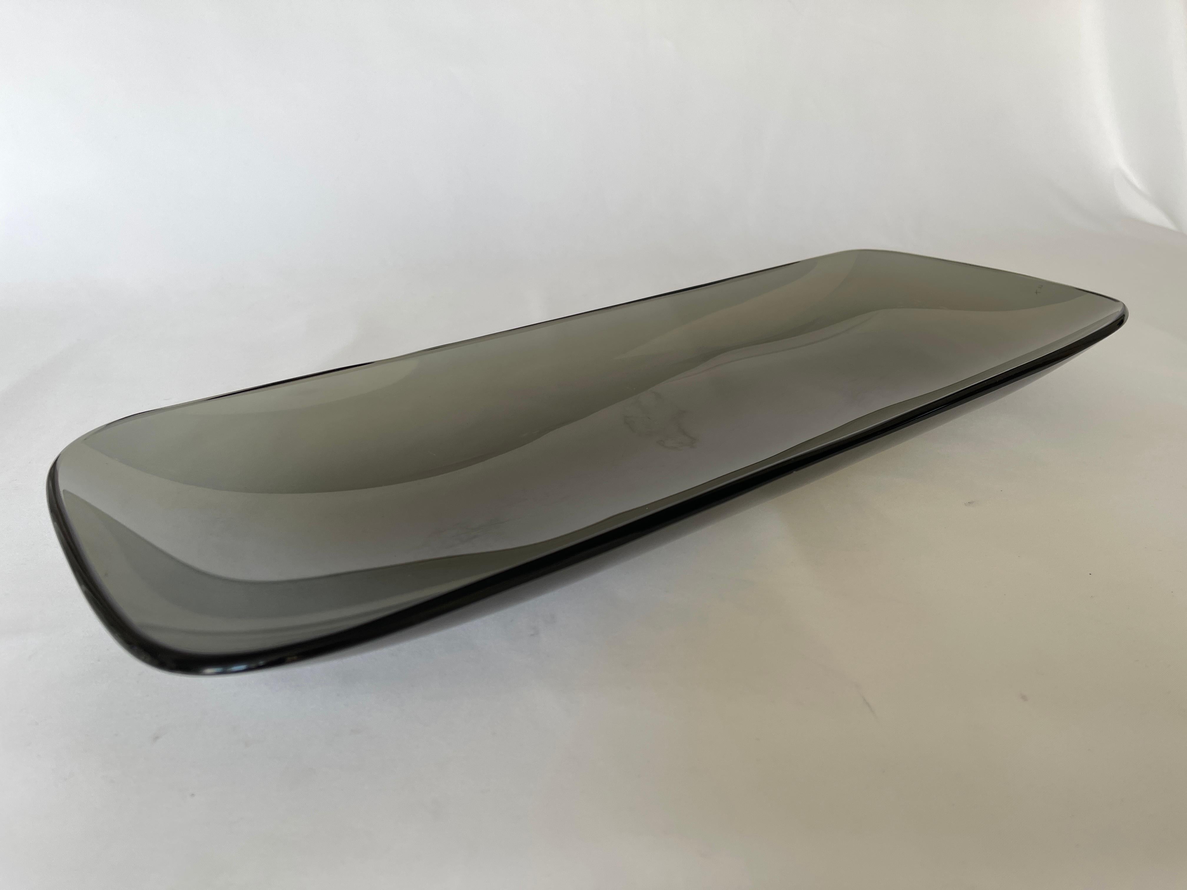 Fontana Arte 1960's Large Smoke Grey Curved Glass Centrepiece Tray For Sale 8