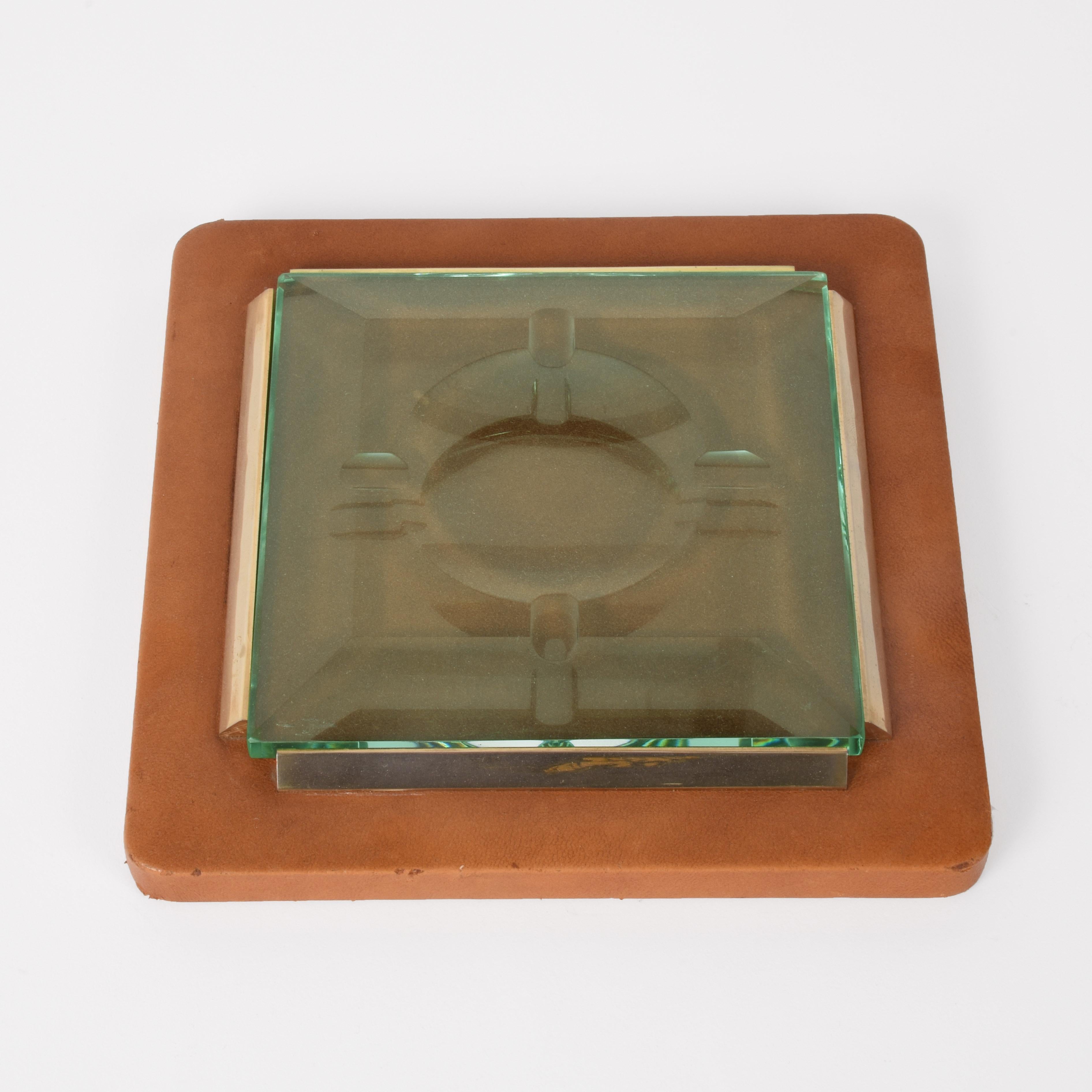 Fontana Arte 1970s, Ashtray in Leather, Brass and Faceted Glass, Italy Art Glass In Good Condition For Sale In Roma, IT