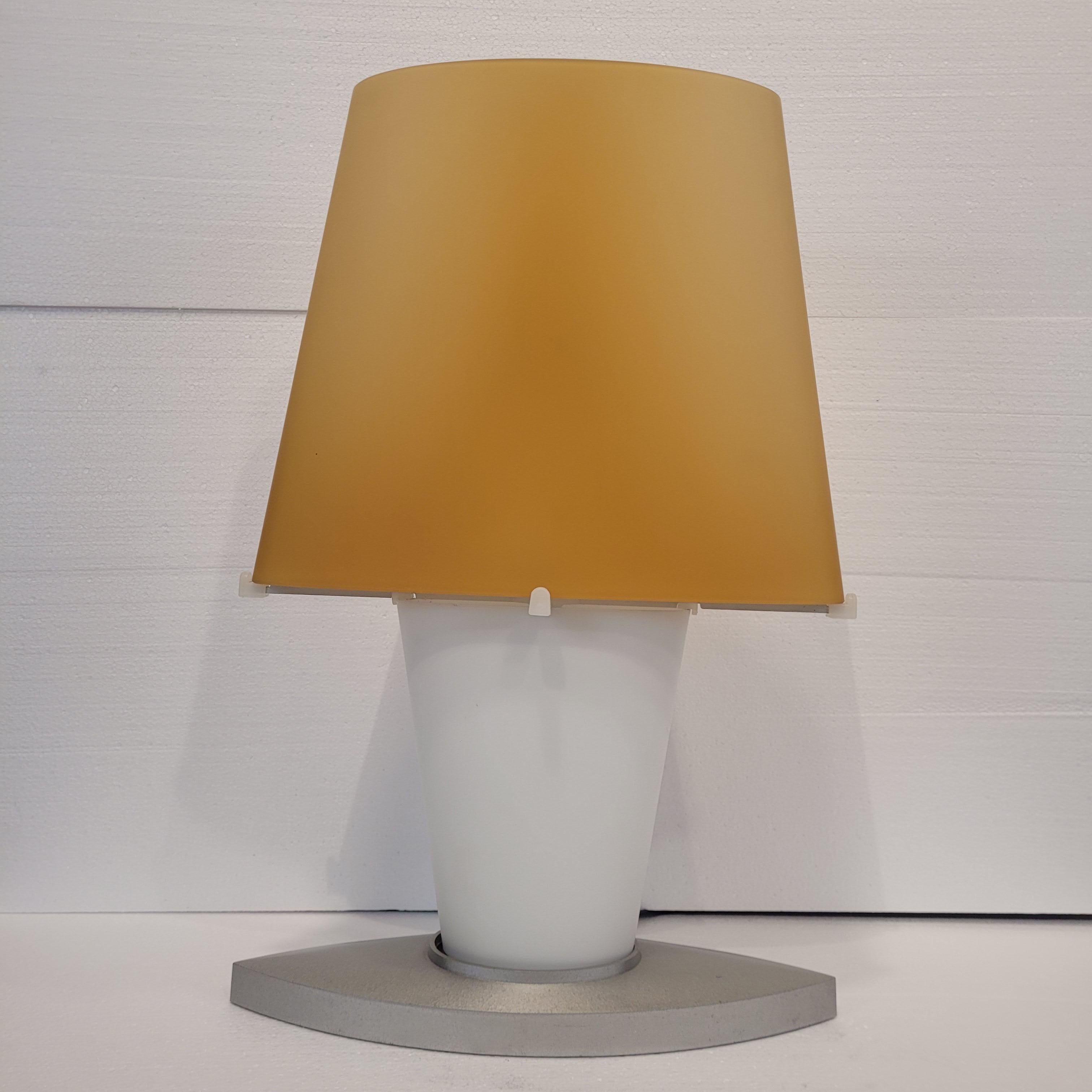 Fontana Arte ambra e bianco Lampada da tavolo italiana 