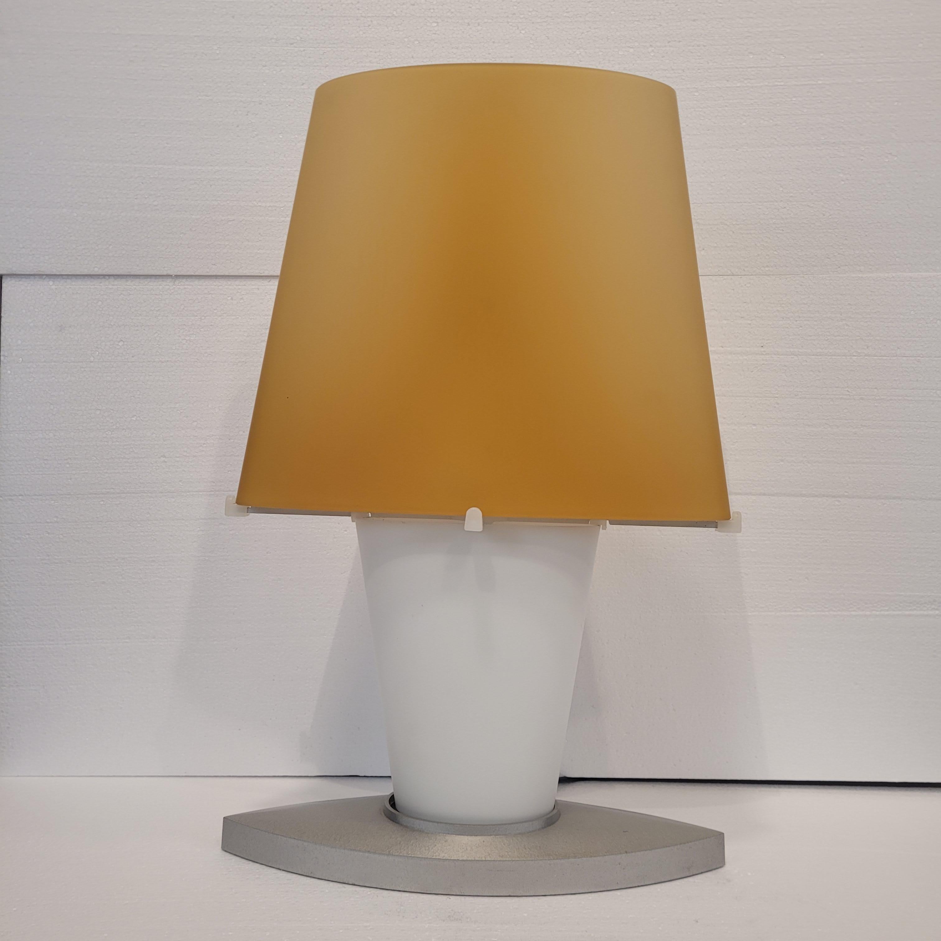 Fontana Arte ambra e bianco Lampada da tavolo italiana 